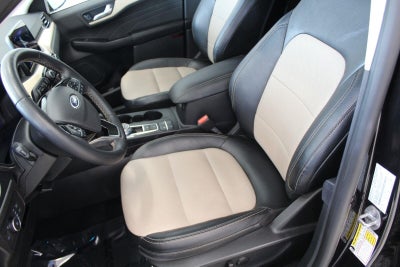 2022 Ford Escape Titanium AWD