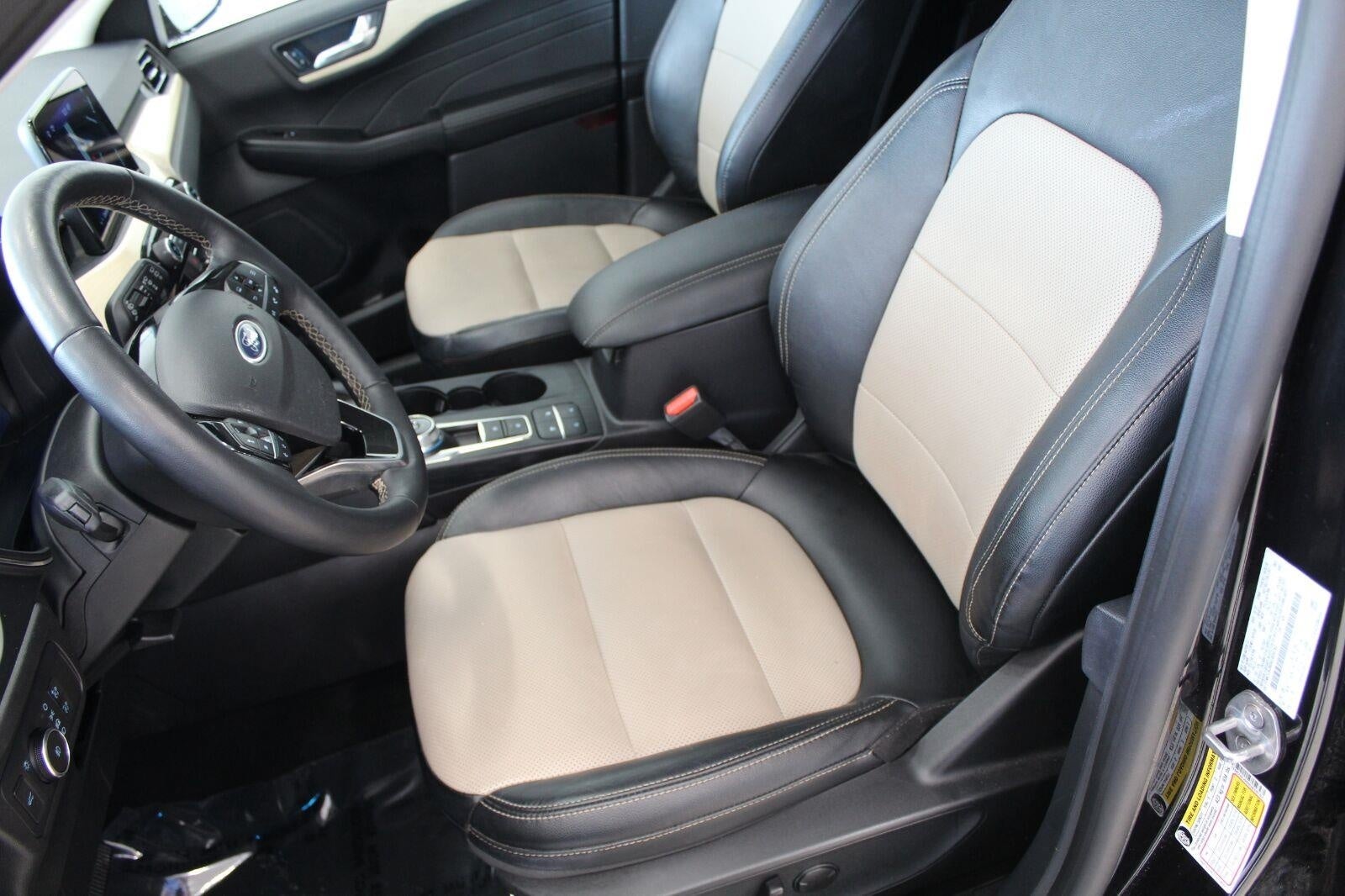 2022 Ford Escape Titanium AWD