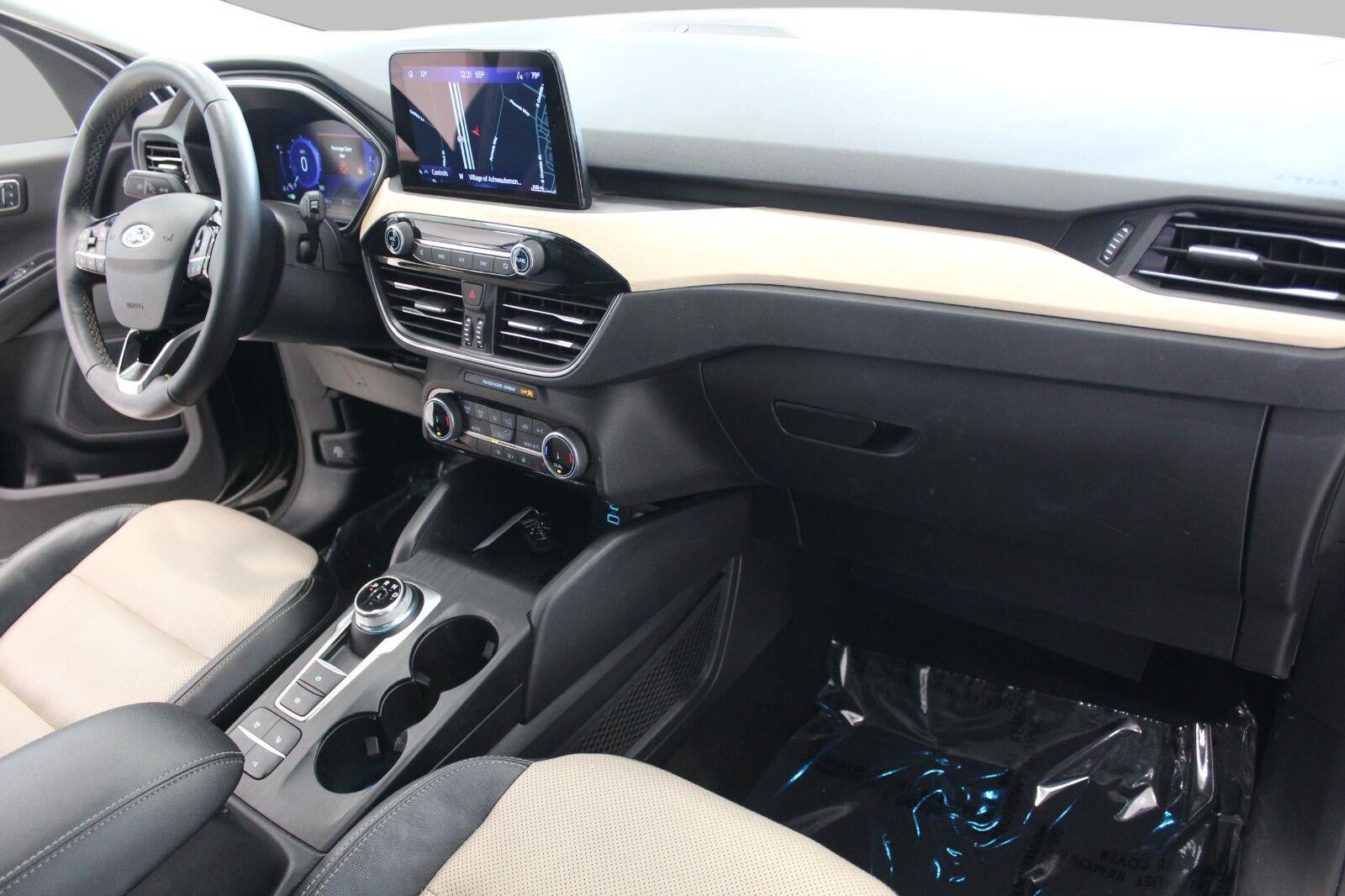 2022 Ford Escape Titanium AWD