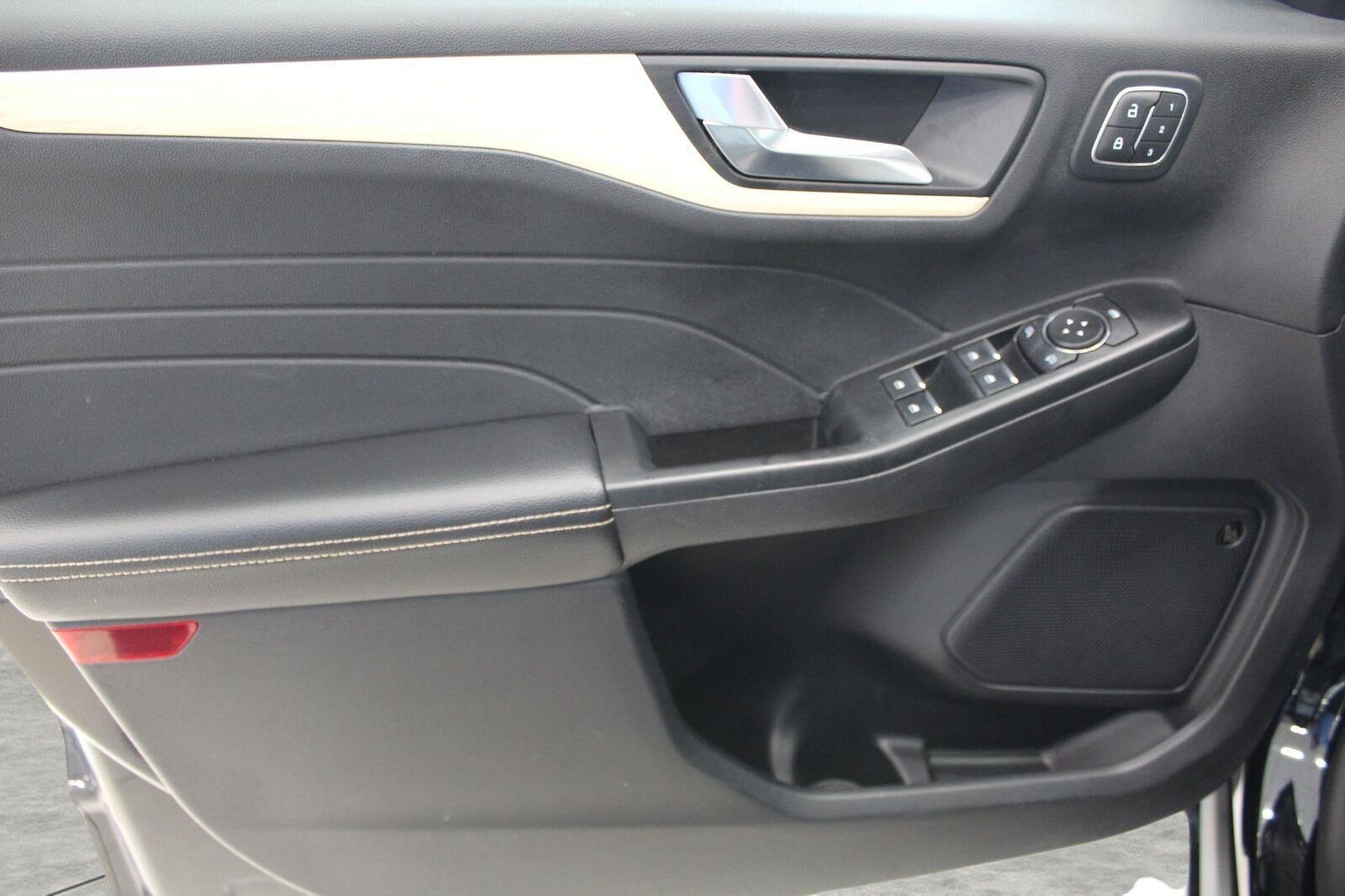 2022 Ford Escape Titanium AWD