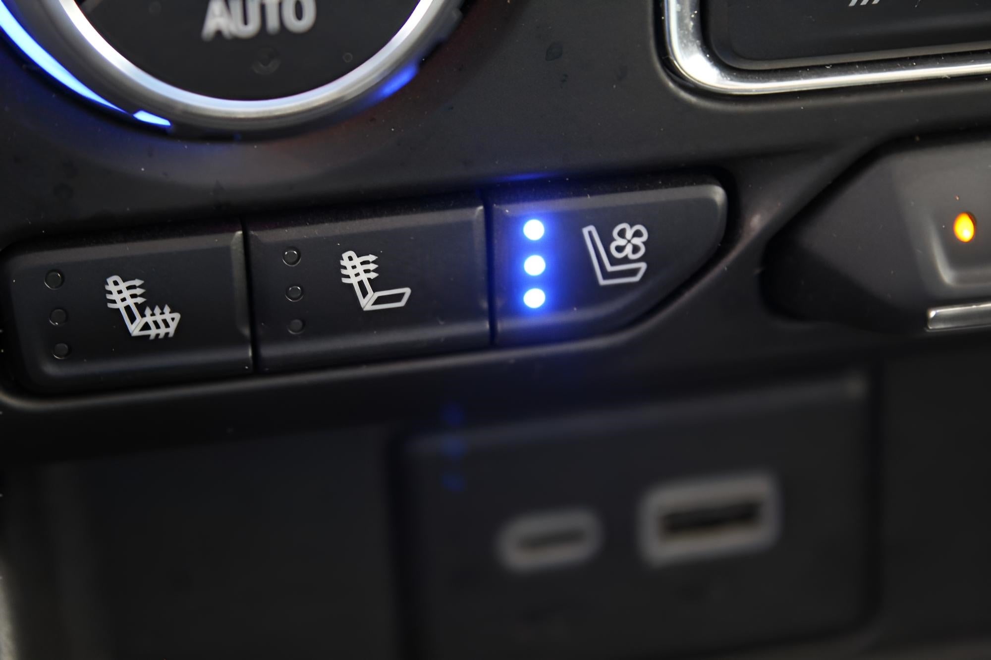 2024 Chevrolet Suburban 4WD 4dr Premier