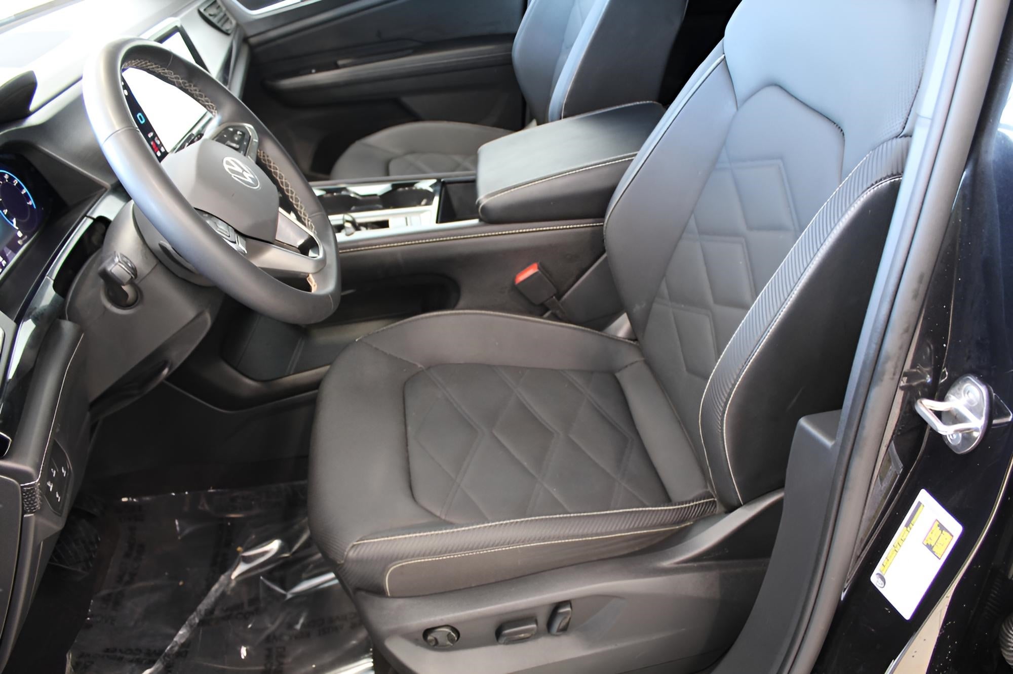 2024 Volkswagen Atlas Cross Sport 2.0T SE w/Technology 4MOTION