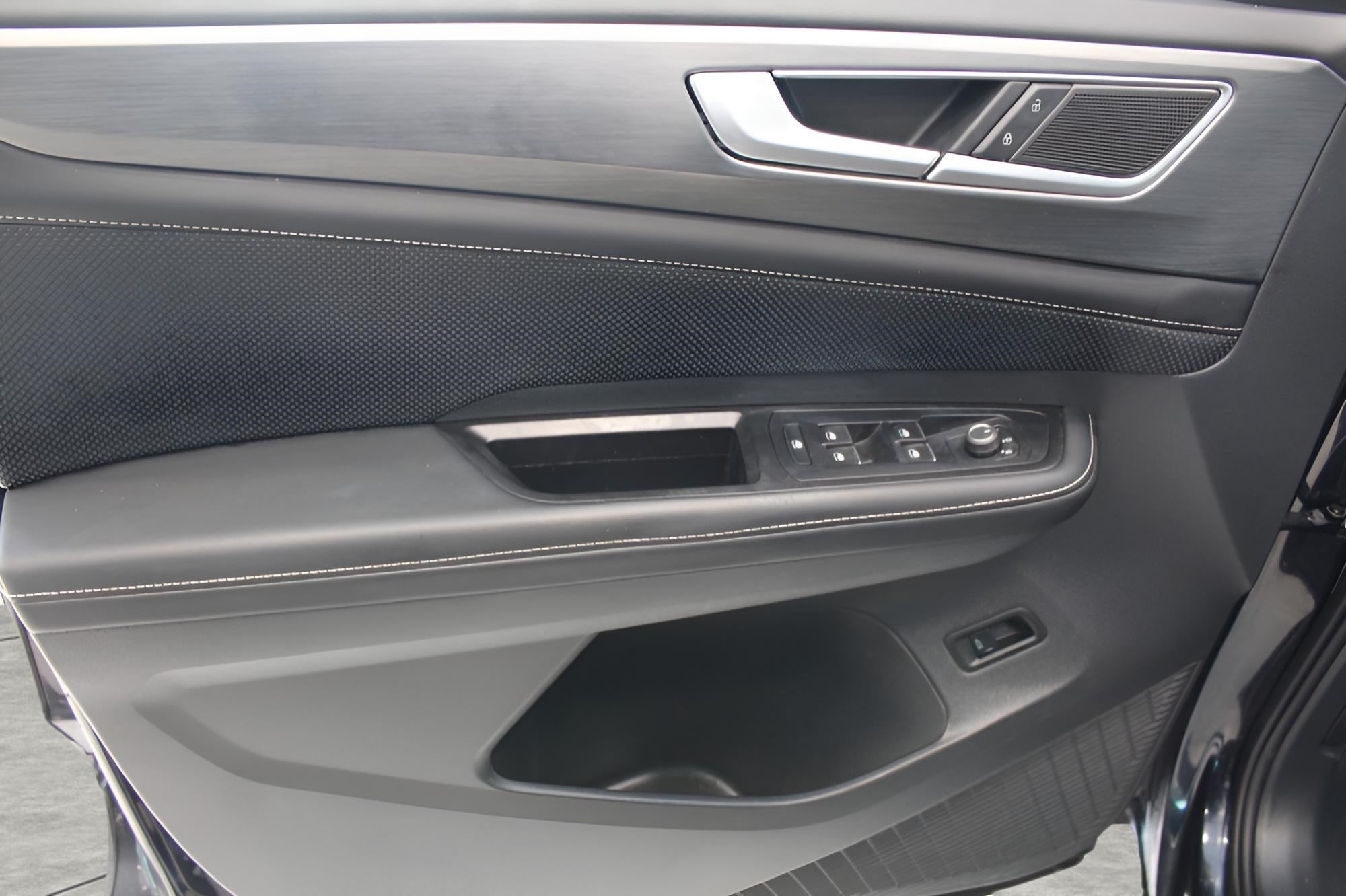 2024 Volkswagen Atlas Cross Sport 2.0T SE w/Technology 4MOTION