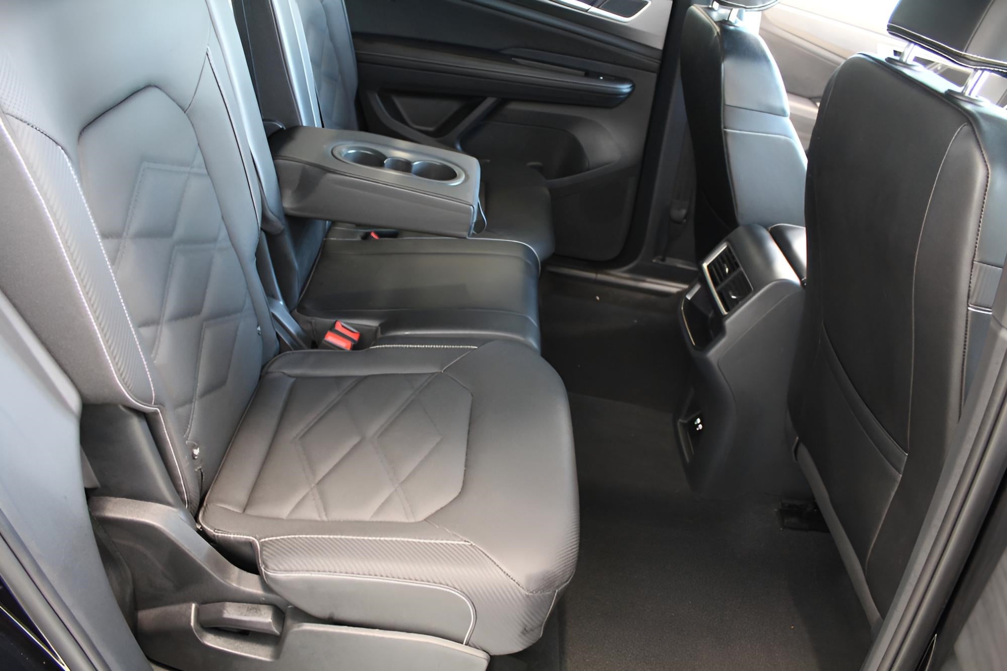 2024 Volkswagen Atlas Cross Sport 2.0T SE w/Technology 4MOTION