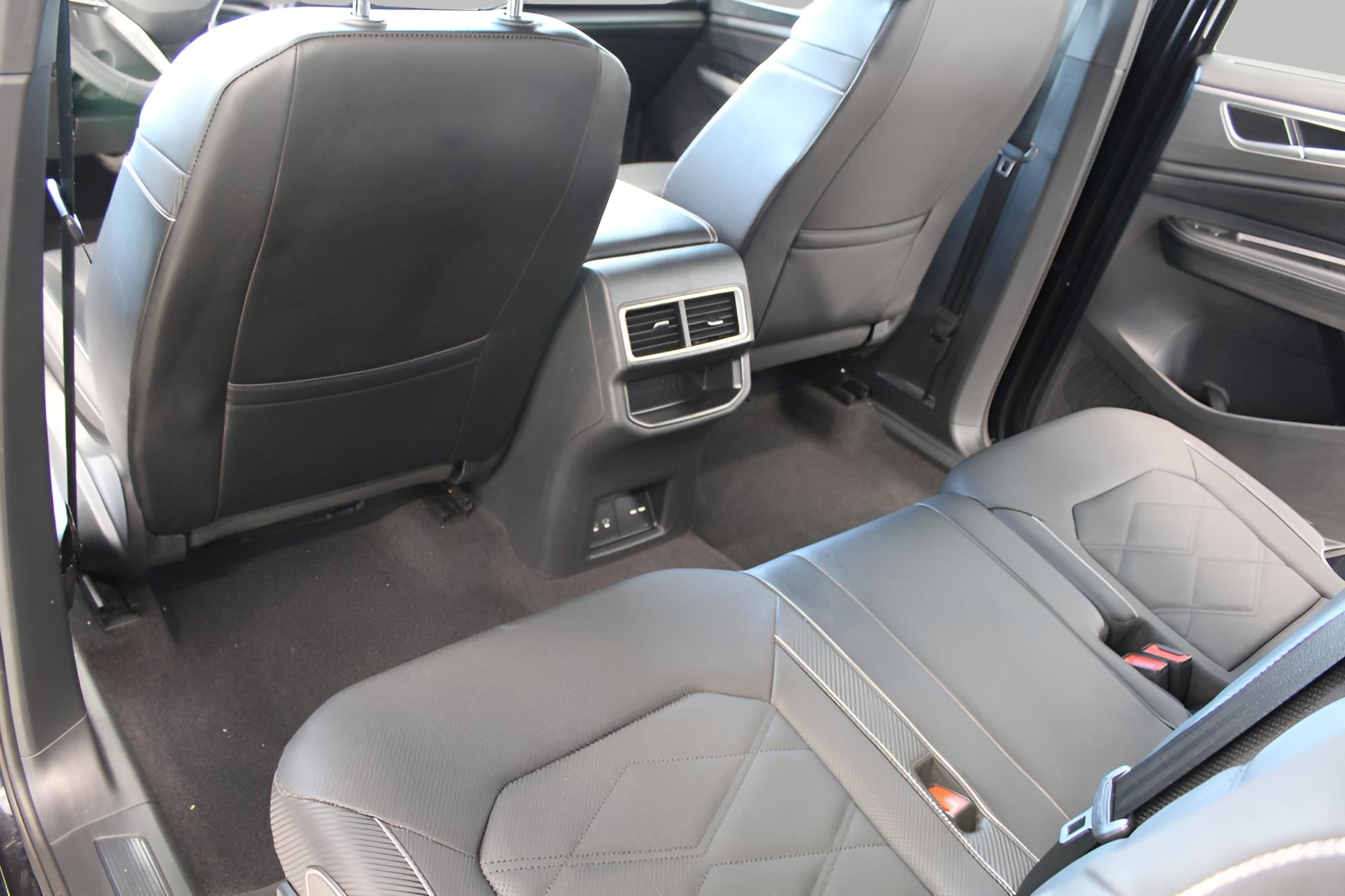 2024 Volkswagen Atlas Cross Sport 2.0T SE w/Technology 4MOTION