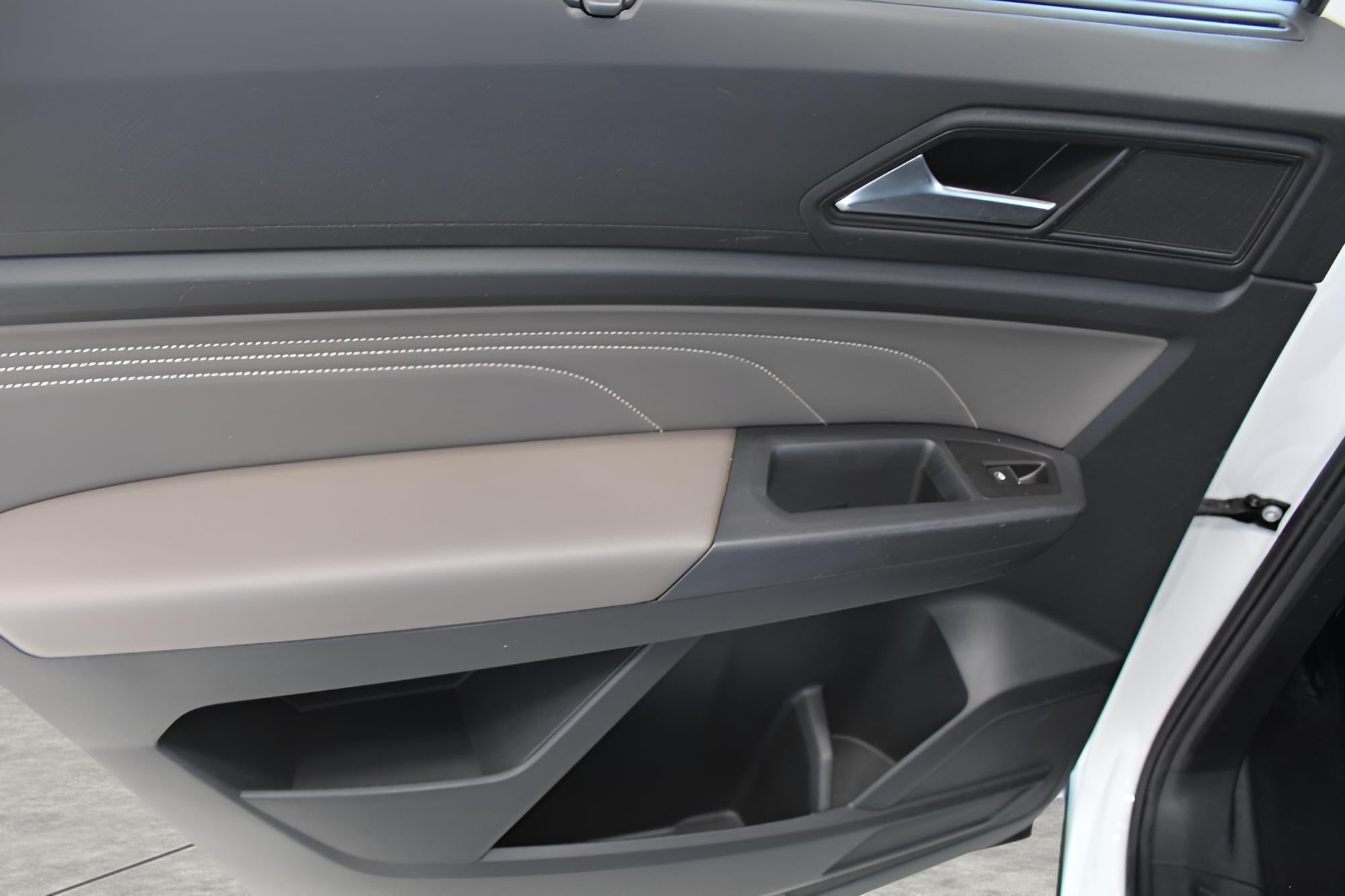 2021 Volkswagen Atlas 2021.5 3.6L V6 SE w/Technology 4MOTION