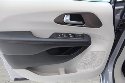 2017 Chrysler Pacifica Touring-L FWD