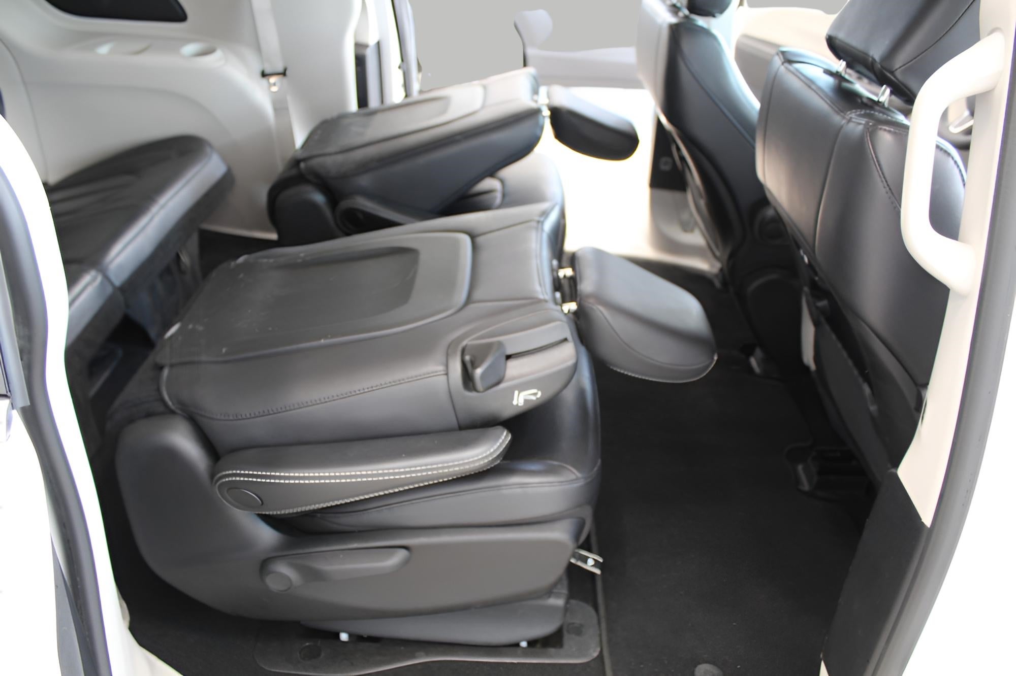 2022 Chrysler Pacifica Hybrid Touring L FWD