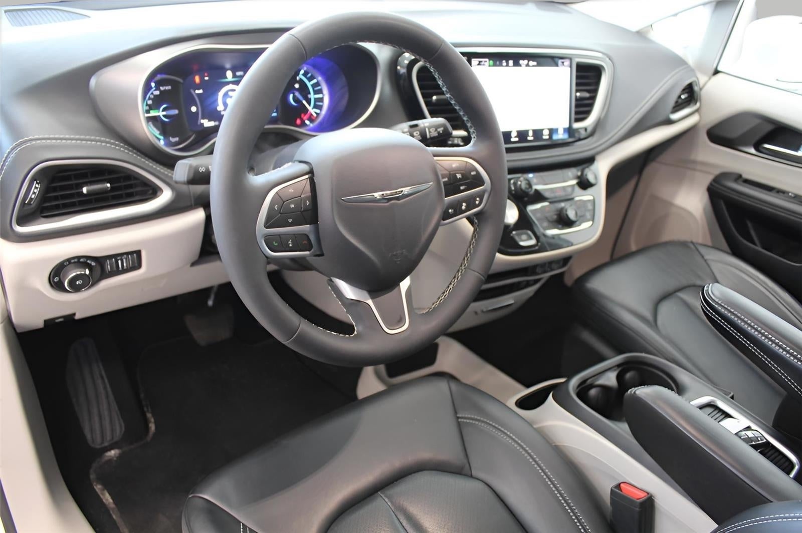 2022 Chrysler Pacifica Hybrid Touring L FWD