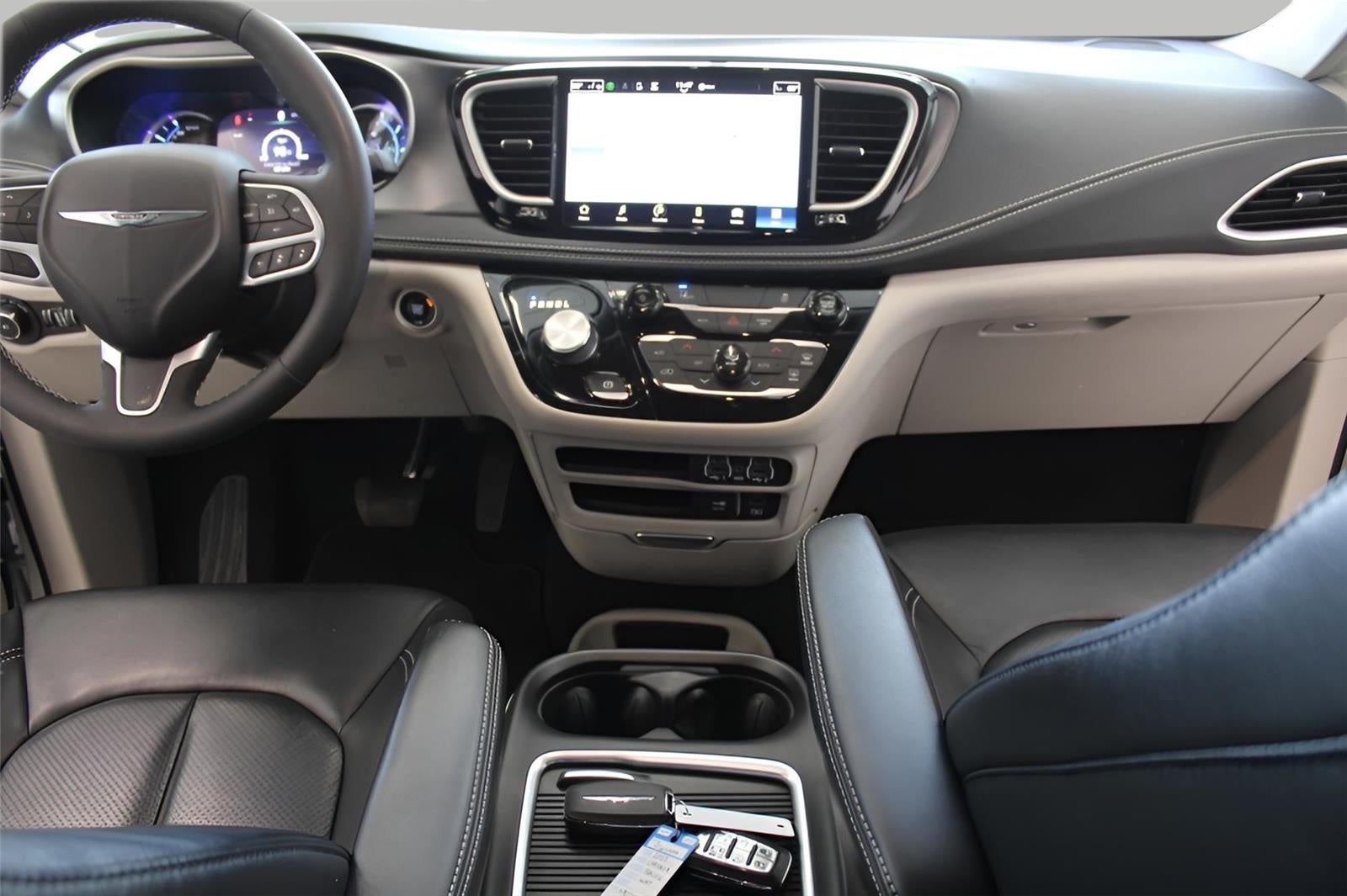 2022 Chrysler Pacifica Hybrid Touring L FWD