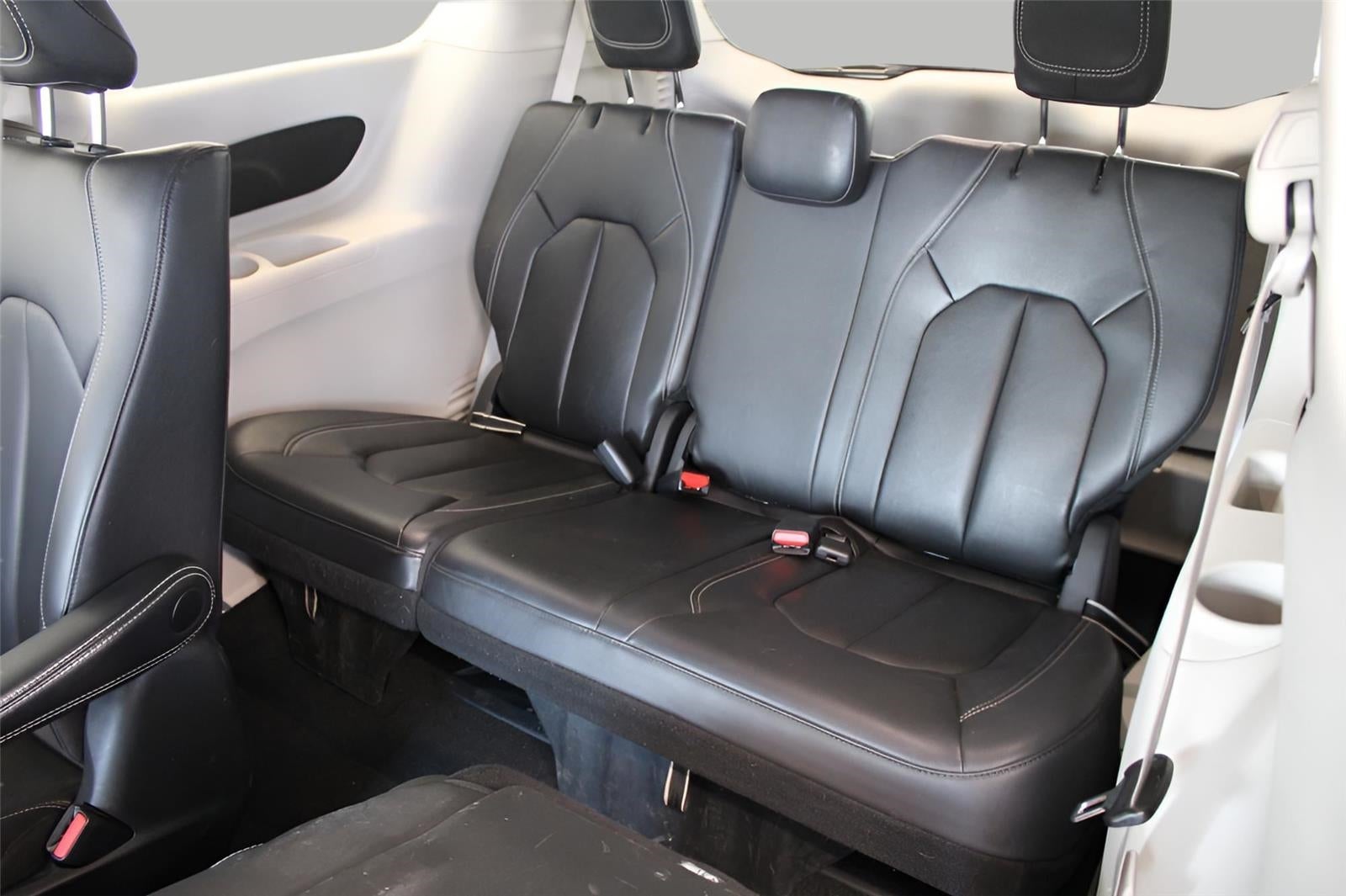2022 Chrysler Pacifica Hybrid Touring L FWD