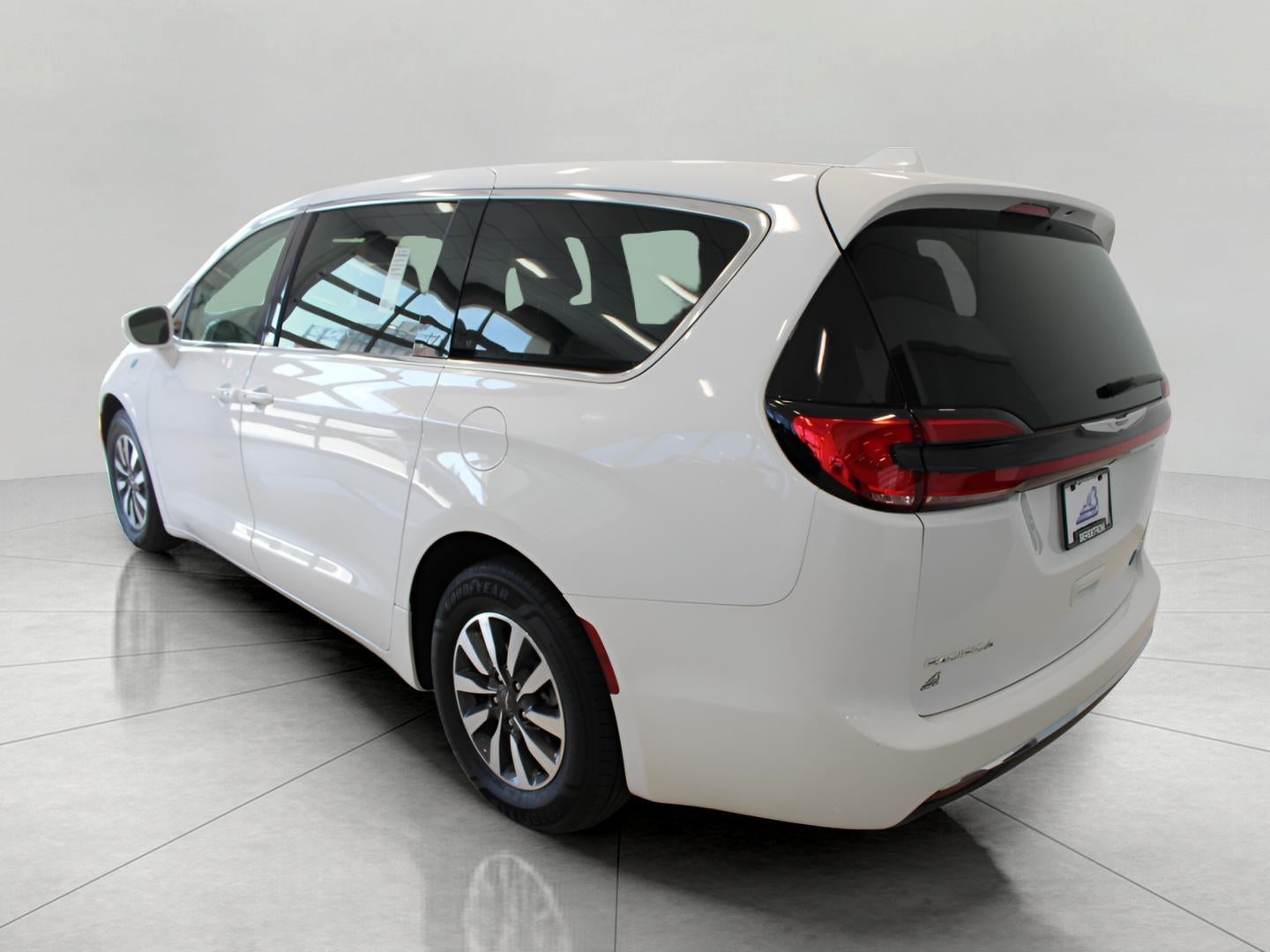 2022 Chrysler Pacifica Hybrid Touring L FWD