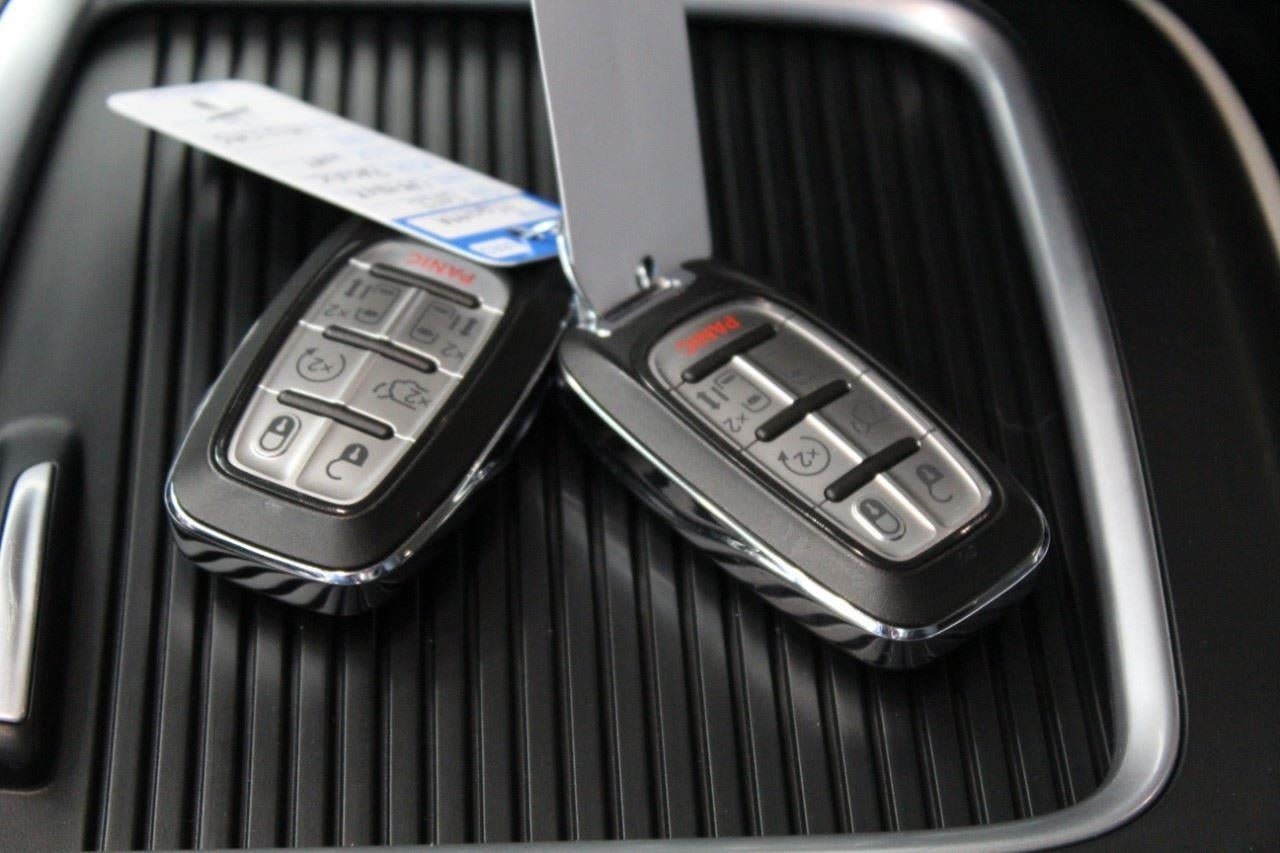 2022 Chrysler Pacifica Hybrid Touring L FWD