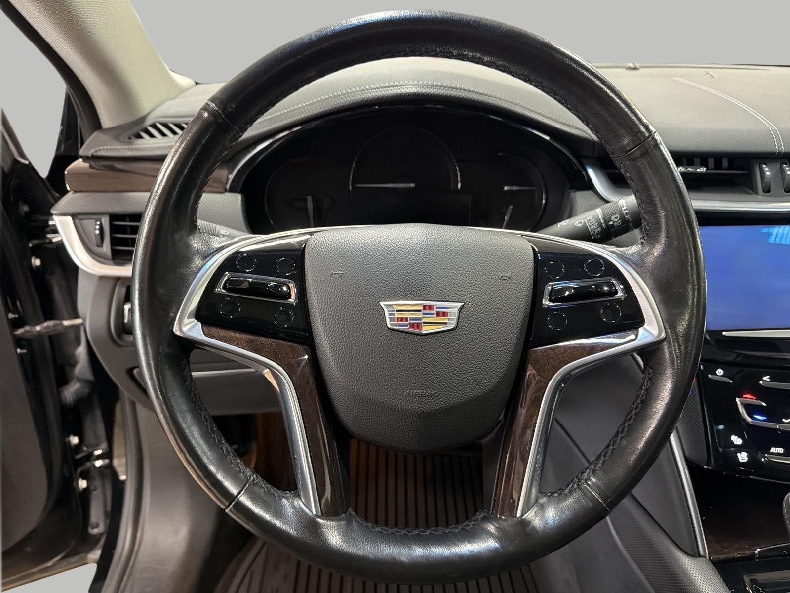 2017 Cadillac XTS 4dr Sdn Luxury AWD