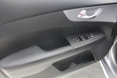2023 Kia Forte LXS IVT