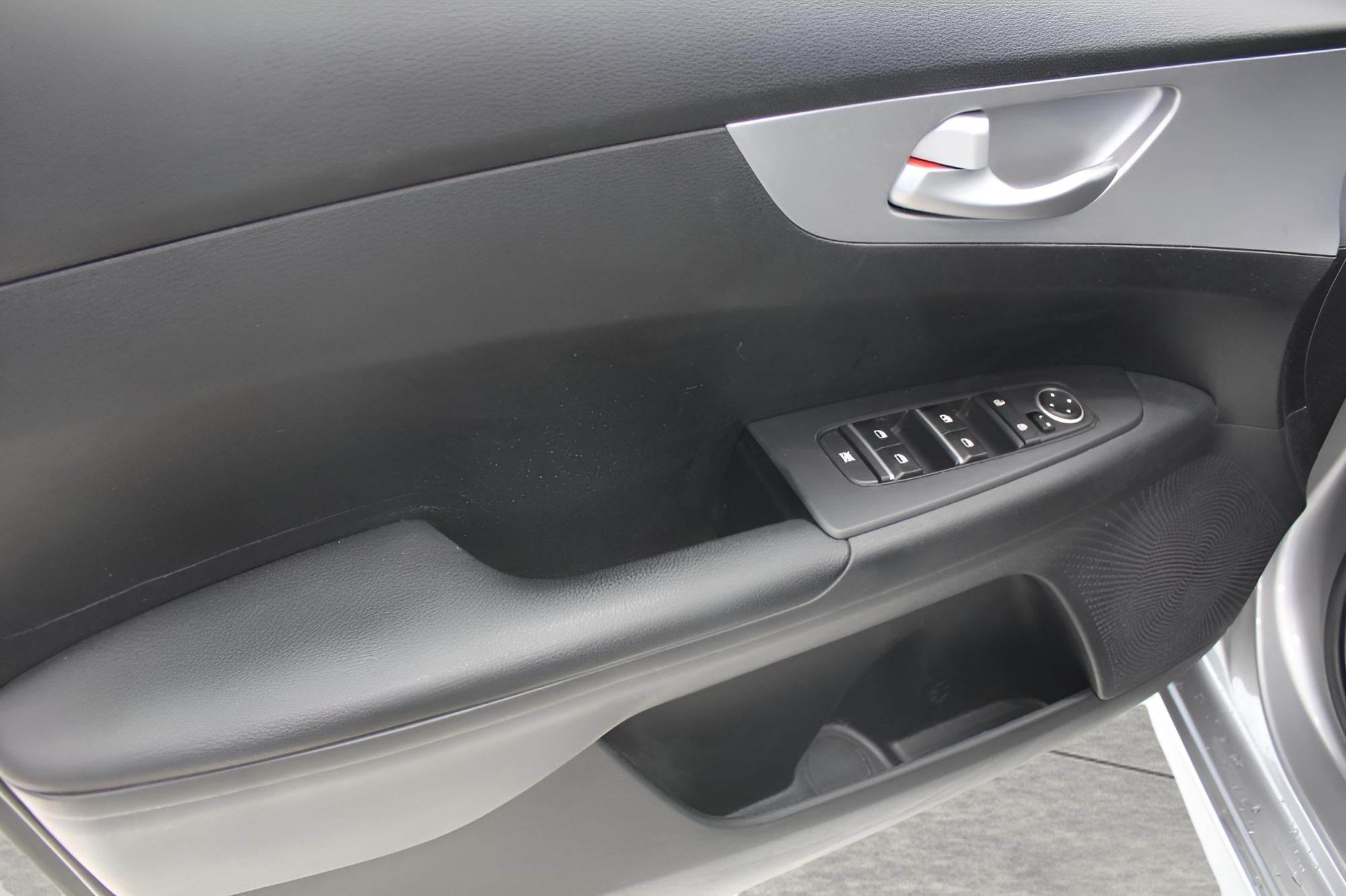 2023 Kia Forte LXS IVT