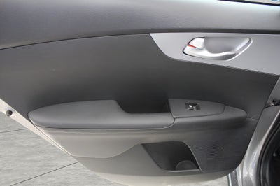 2023 Kia Forte LXS IVT
