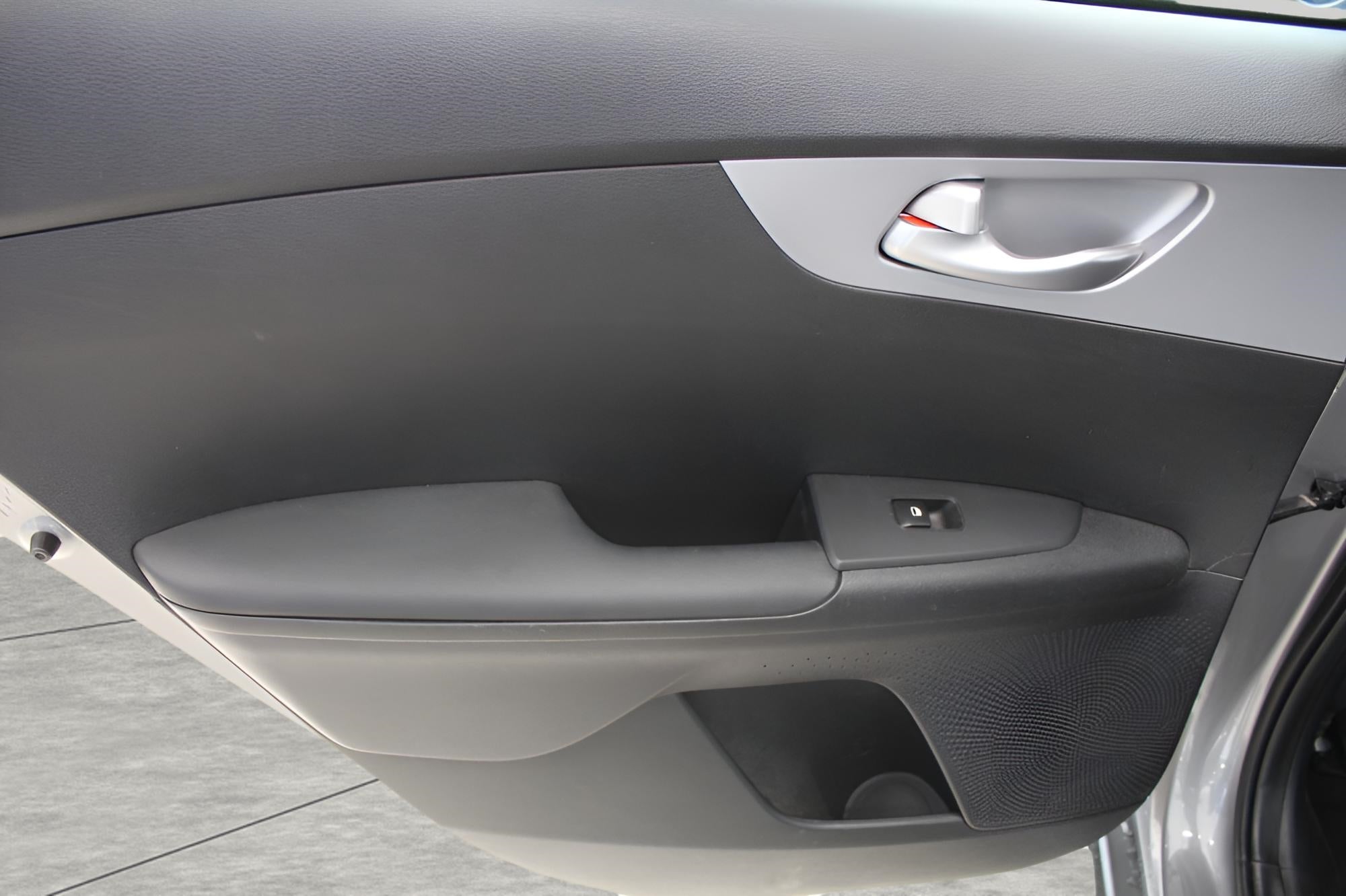 2023 Kia Forte LXS IVT