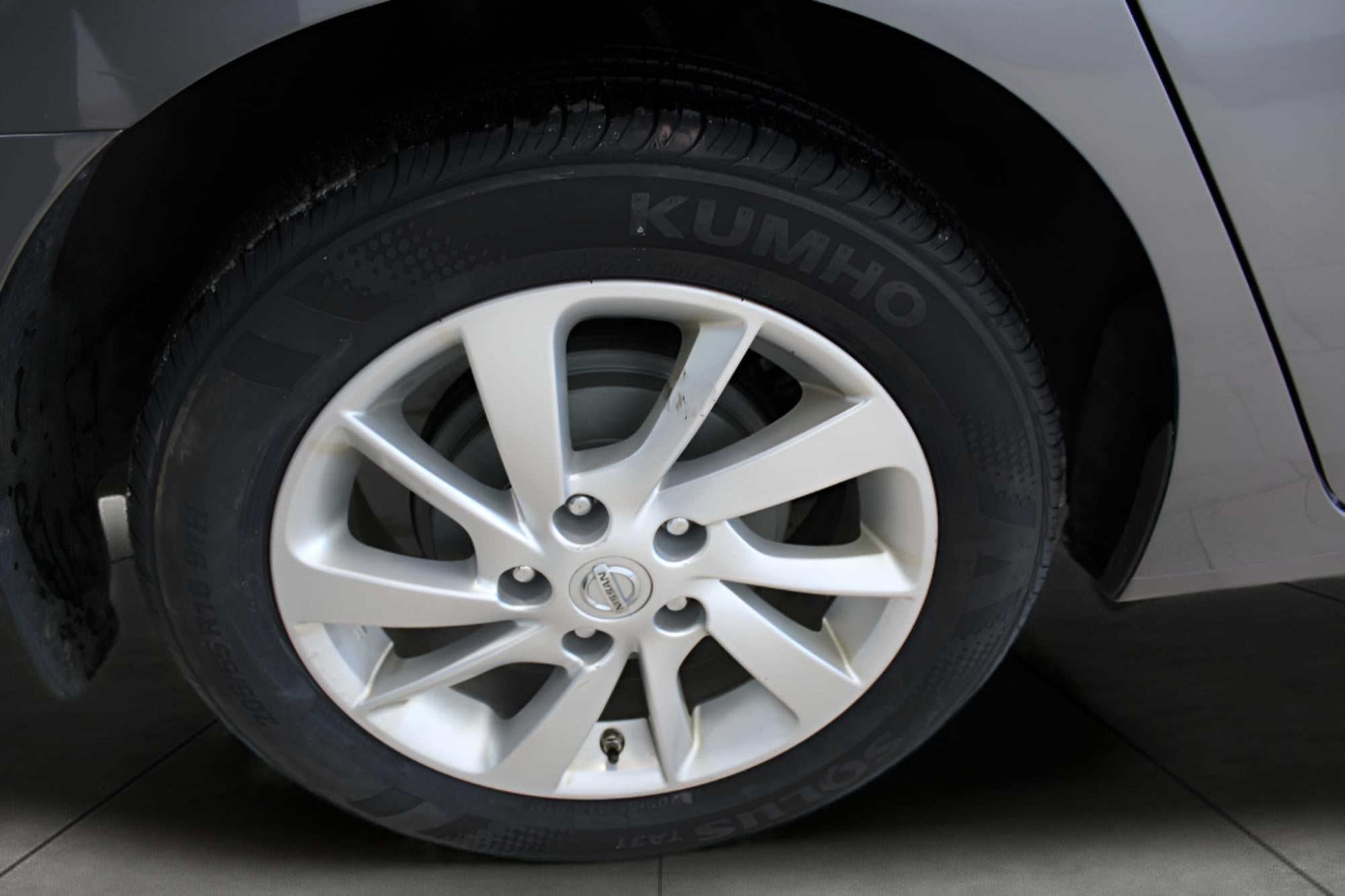 2015 Nissan Sentra 4dr Sdn I4 CVT SV