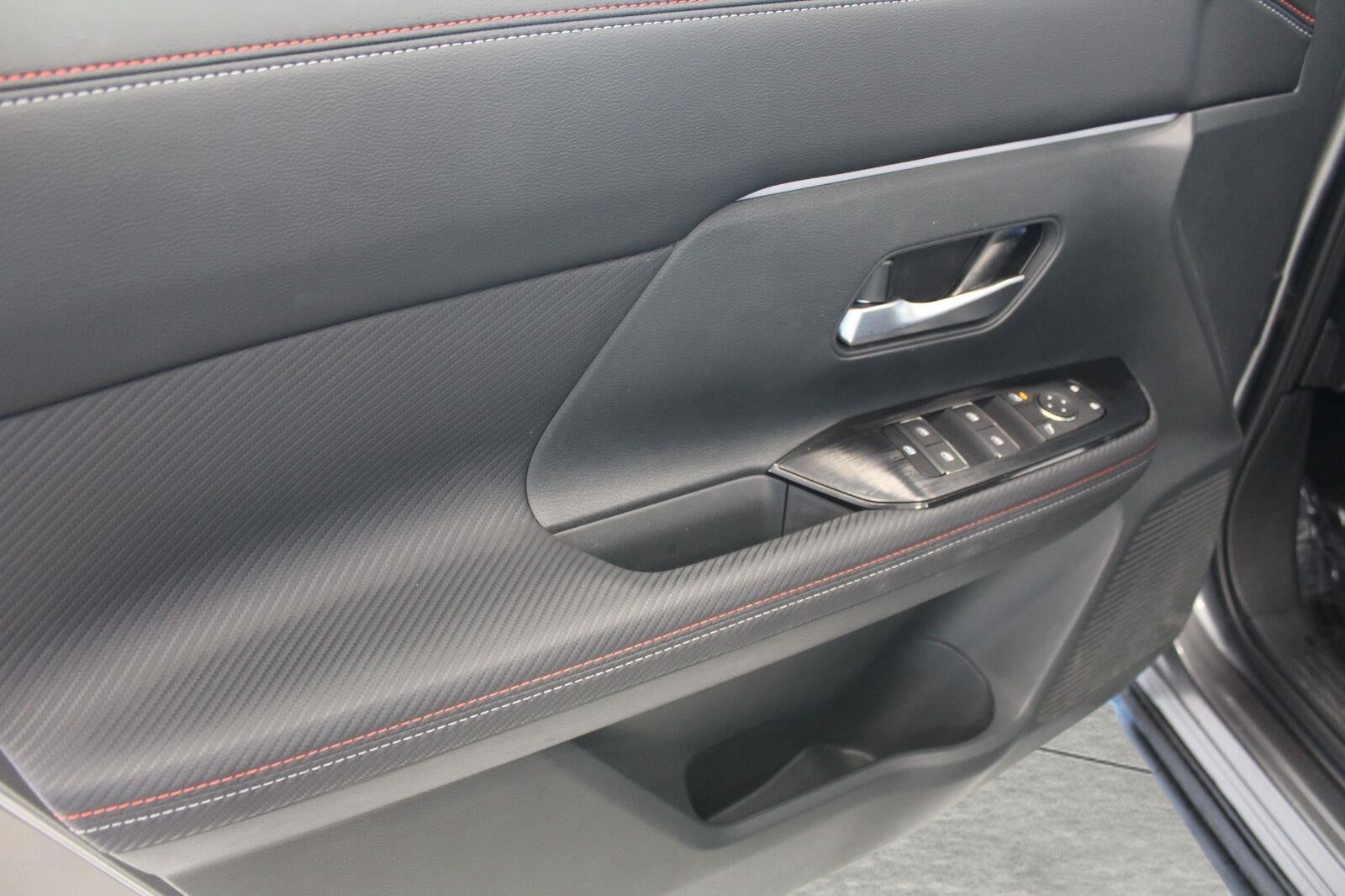 2025 Nissan Kicks SR AWD