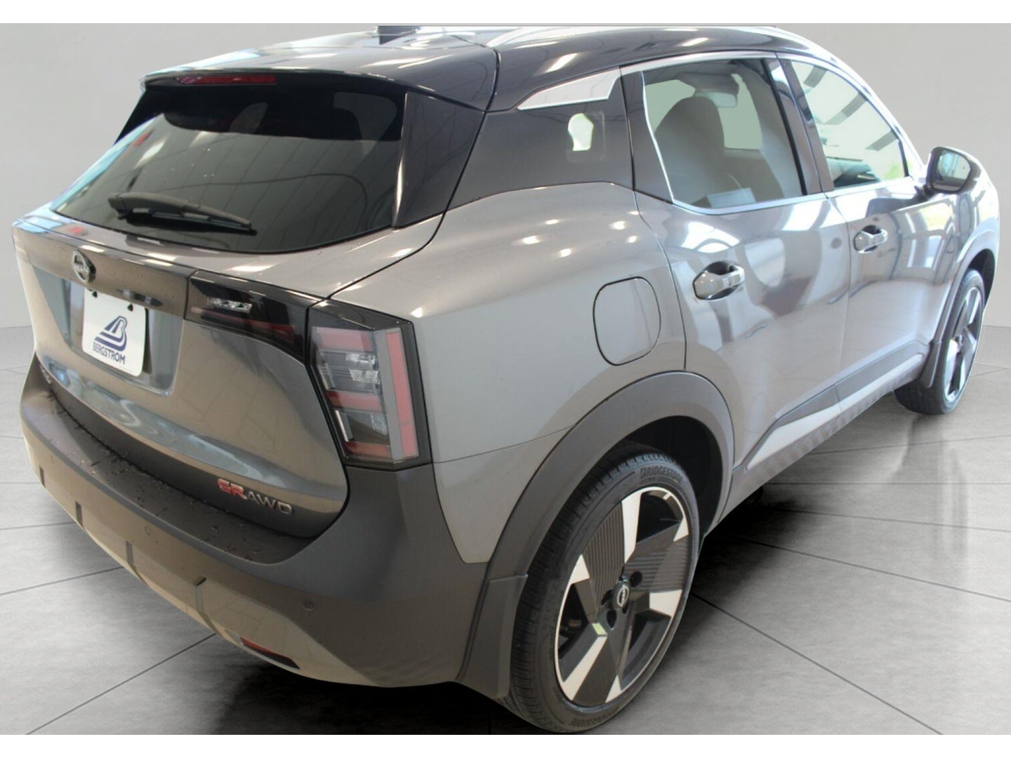 2025 Nissan Kicks SR AWD