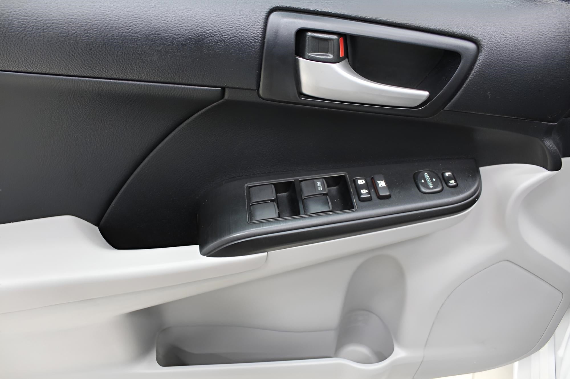 2014 Toyota Camry 4dr Sdn I4 Auto LE