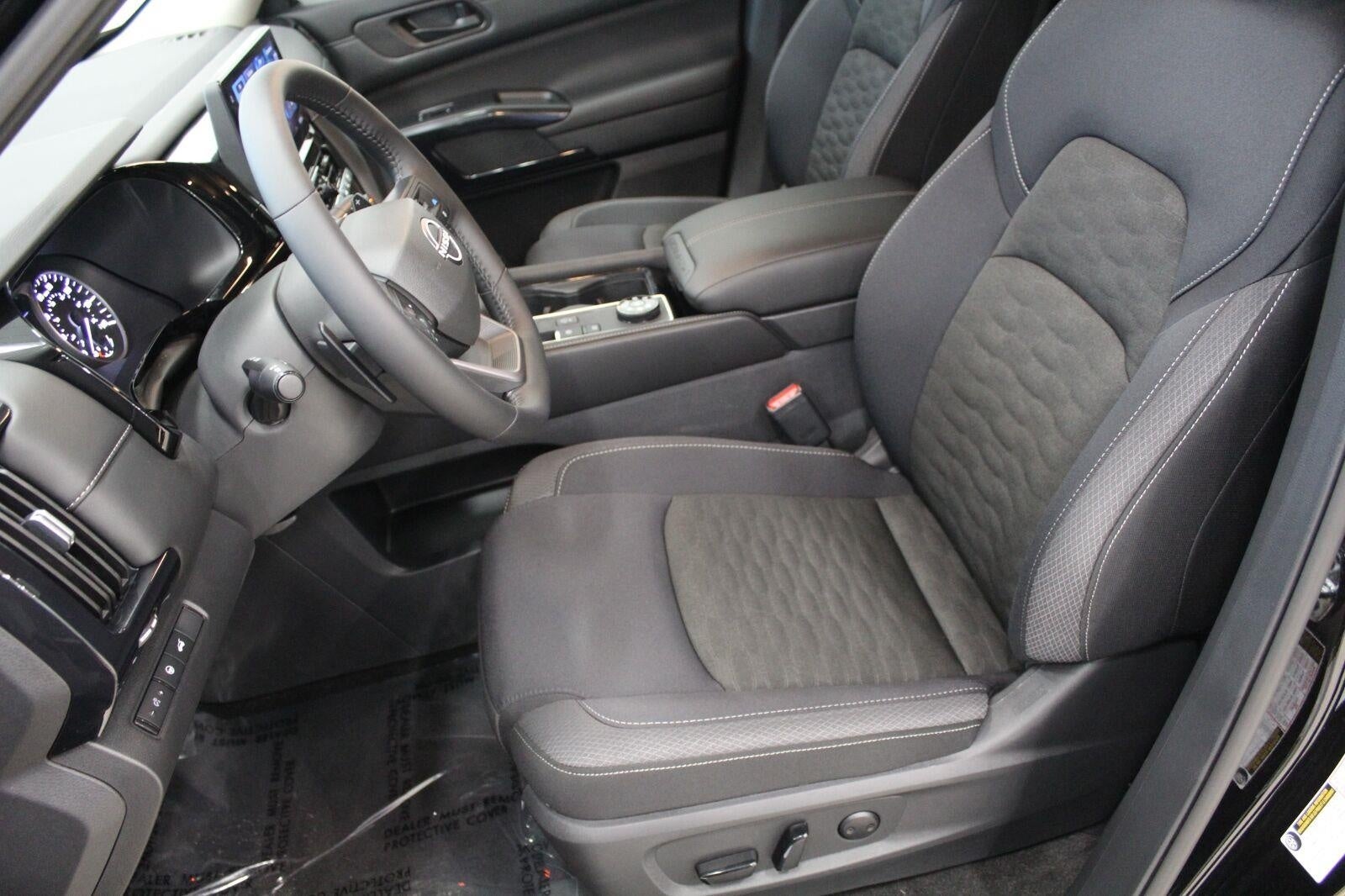2026 Nissan Pathfinder SV 4WD