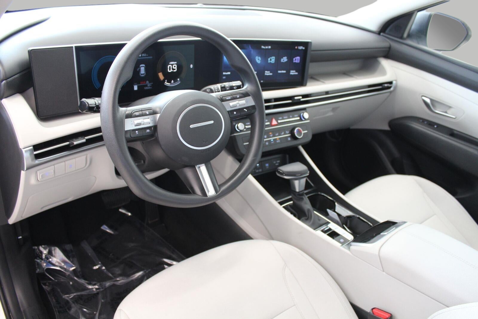 2025 Hyundai TUCSON SE AWD