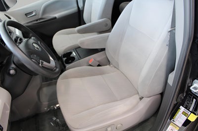 2017 Toyota SIENNA MINI-VAN, PASSENGER