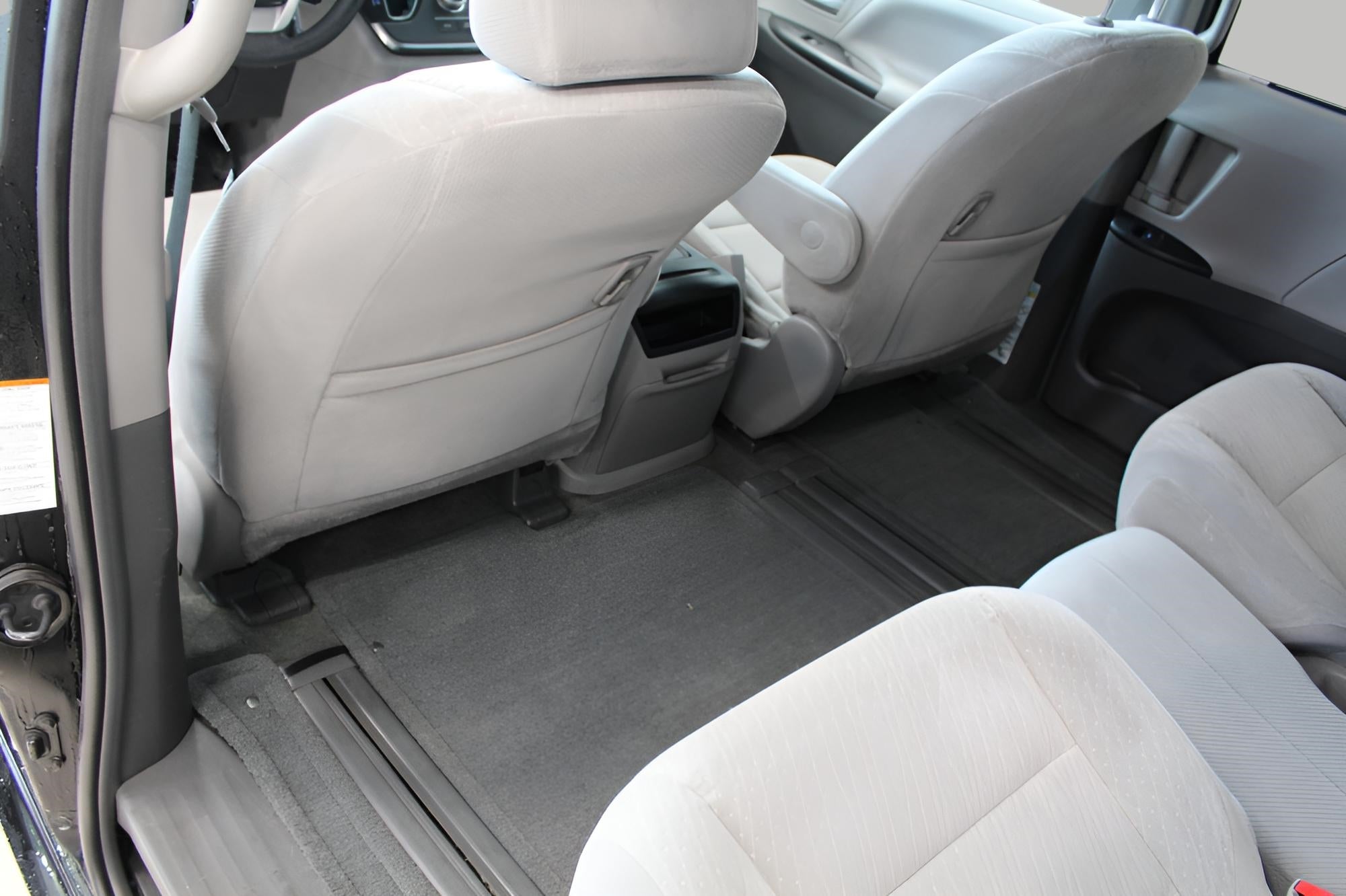 2017 Toyota SIENNA MINI-VAN, PASSENGER