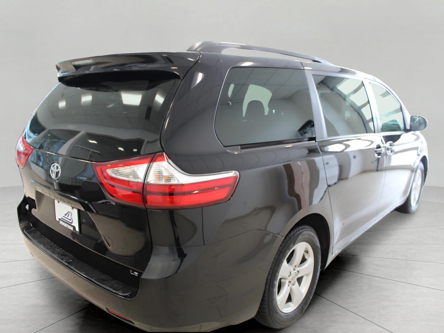 2017 Toyota SIENNA MINI-VAN, PASSENGER