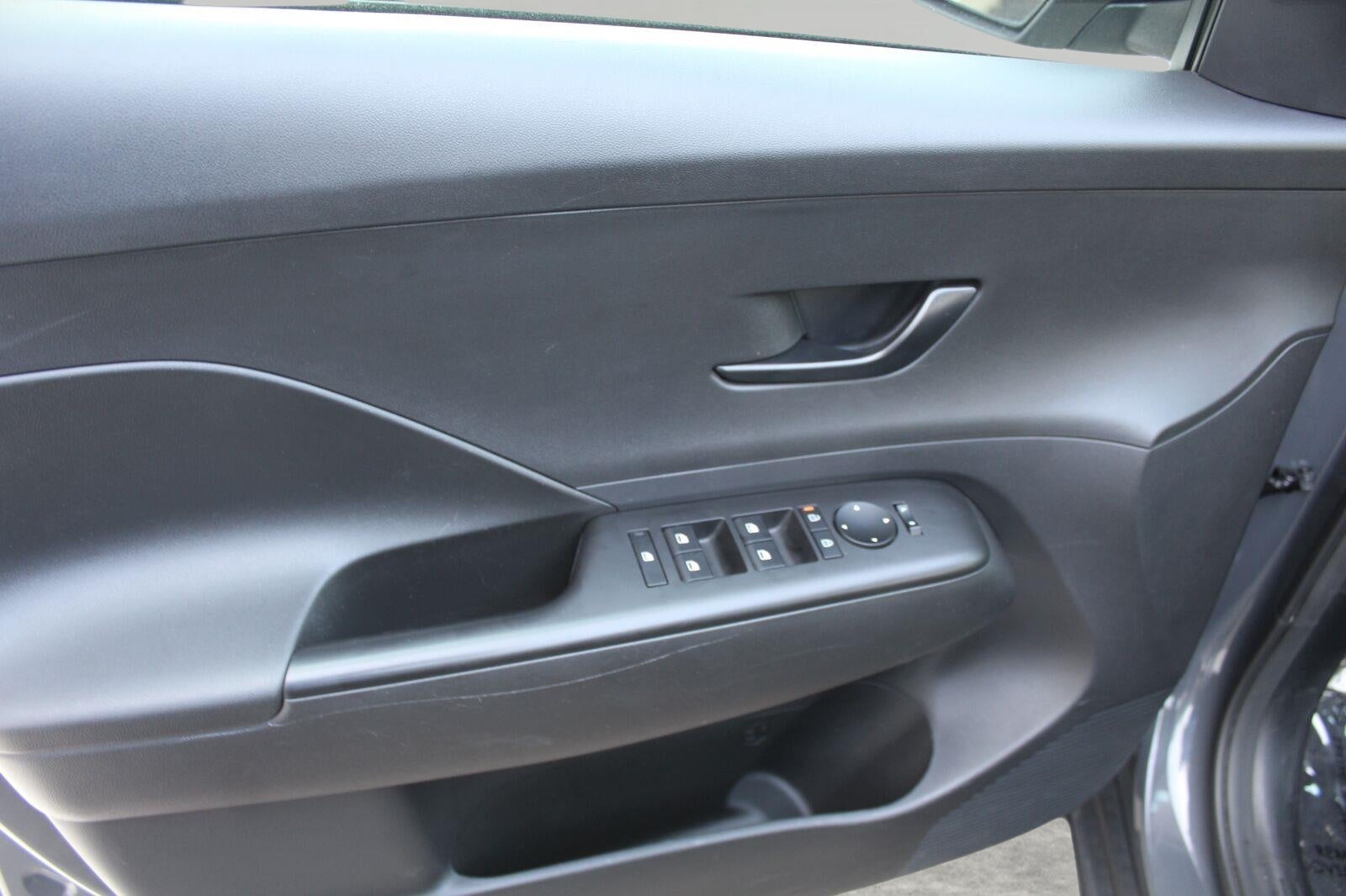 2025 Hyundai KONA SE AWD