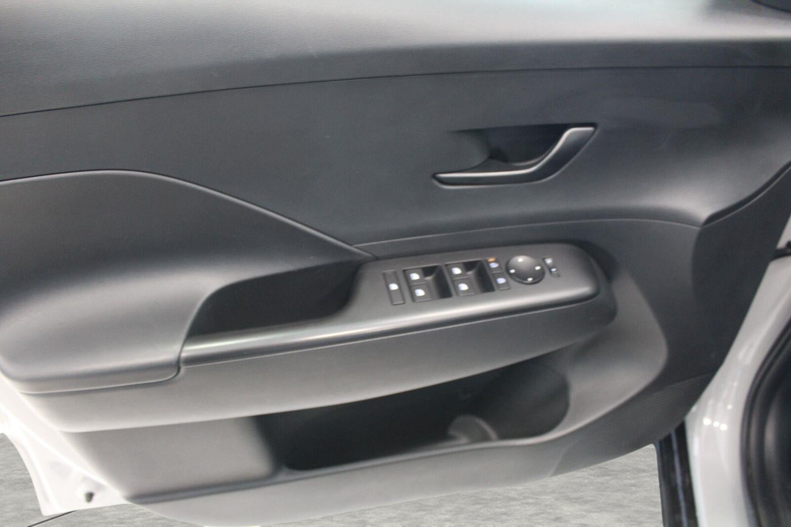 2025 Hyundai KONA SEL FWD