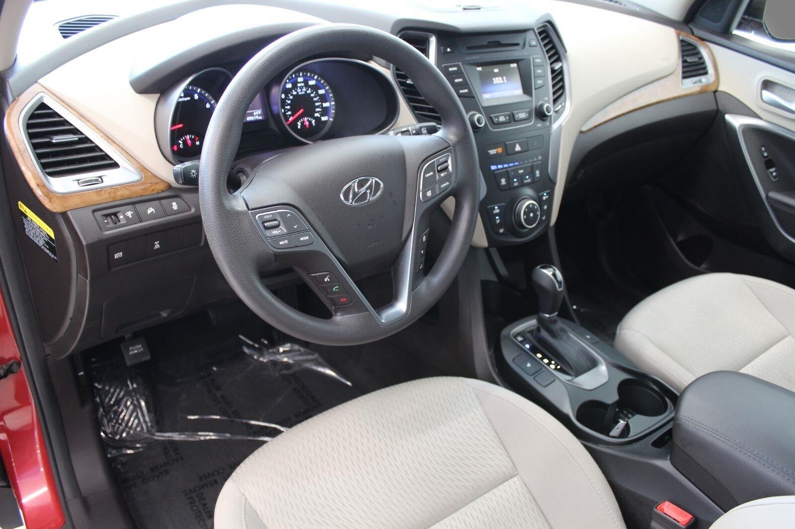 2016 Hyundai SANTA FE AWD 4Dr SE