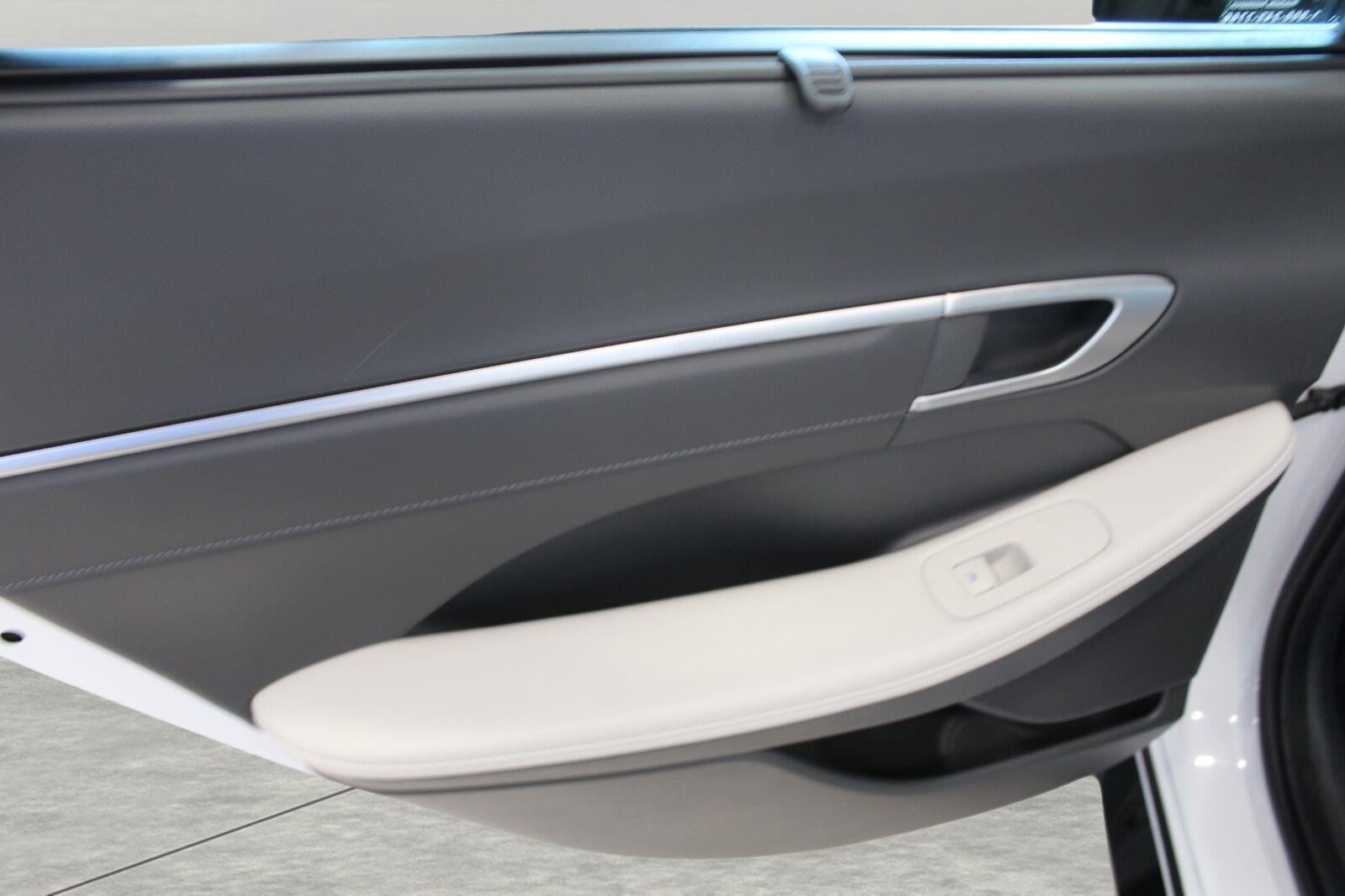 2025 Hyundai SONATA HYBRID Limited FWD