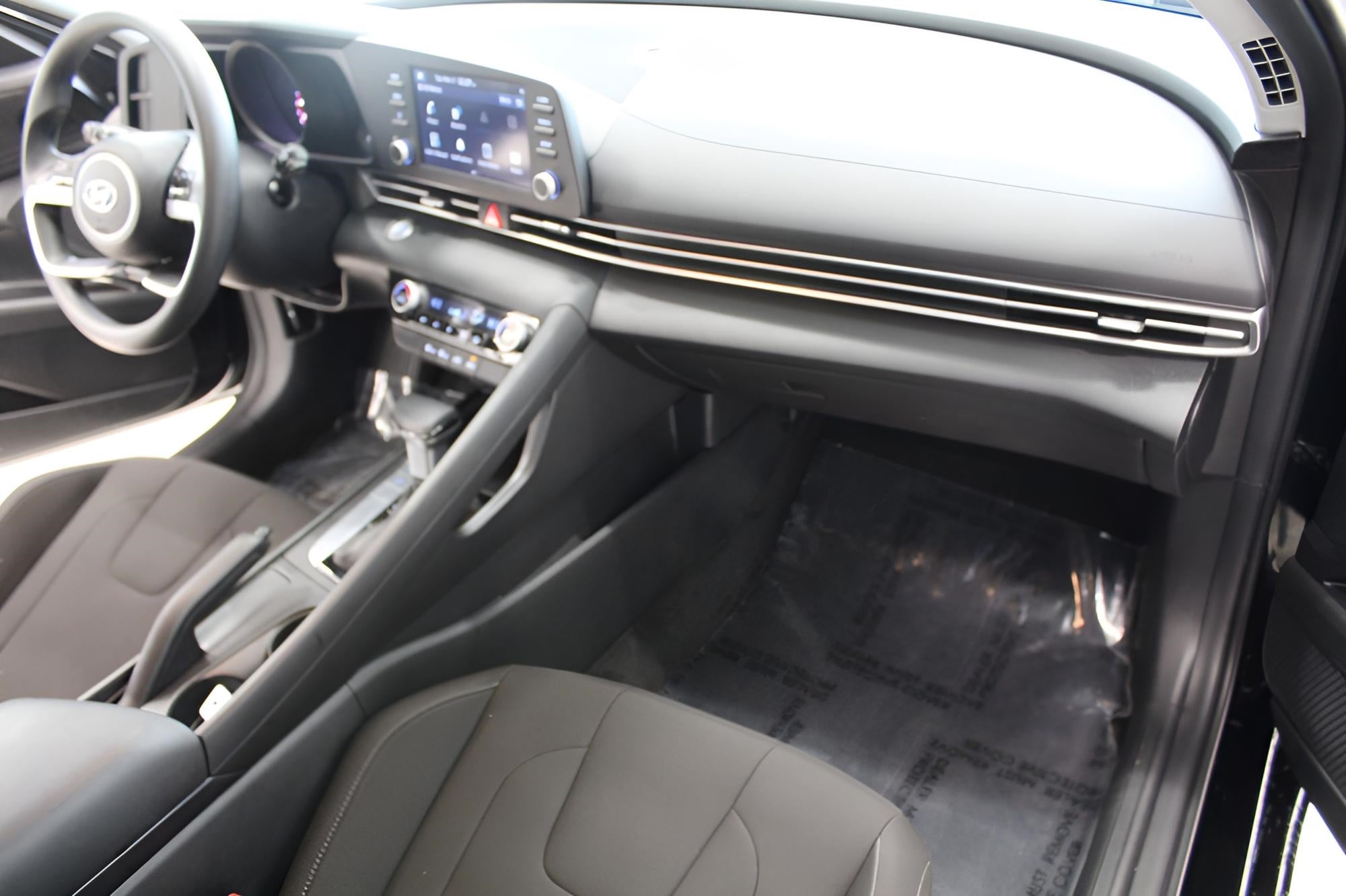 2023 Hyundai ELANTRA 4DR CAR