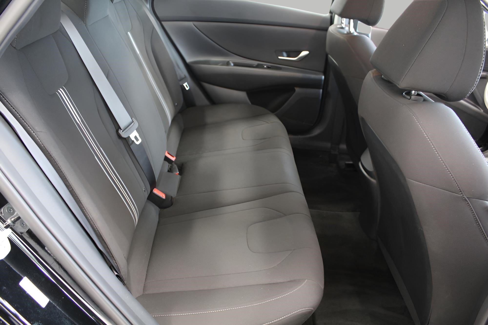 2023 Hyundai ELANTRA 4DR CAR