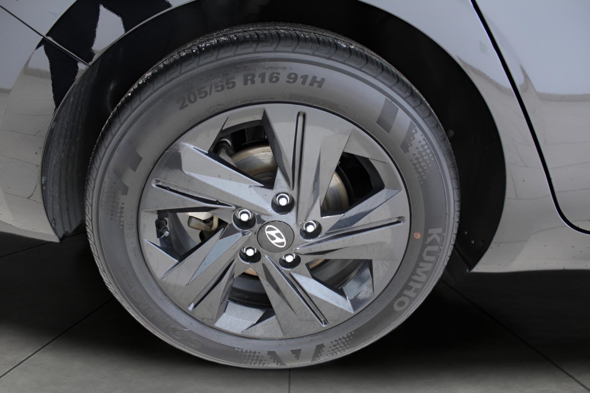 2023 Hyundai ELANTRA 4DR CAR