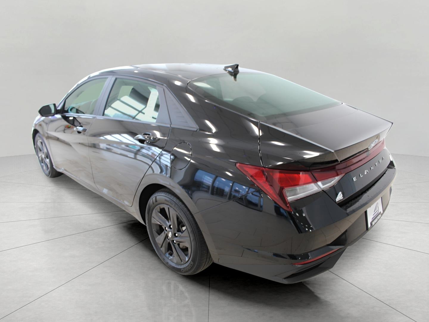 2023 Hyundai ELANTRA 4DR CAR