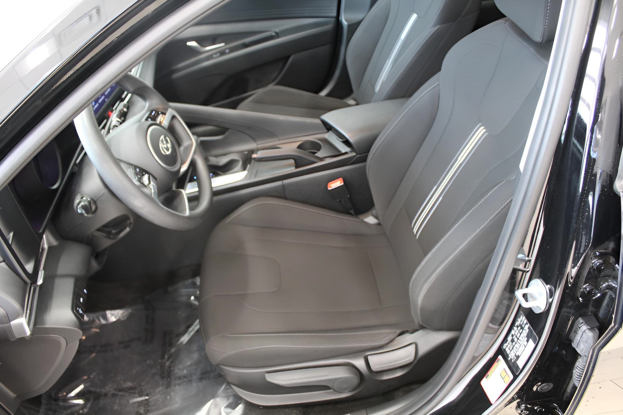 2023 Hyundai ELANTRA 4DR CAR