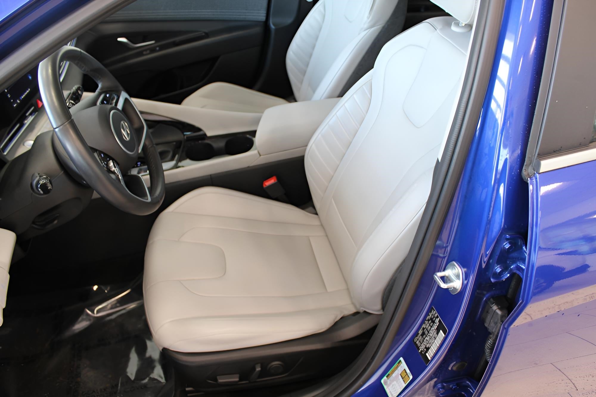 2025 Hyundai ELANTRA Limited IVT