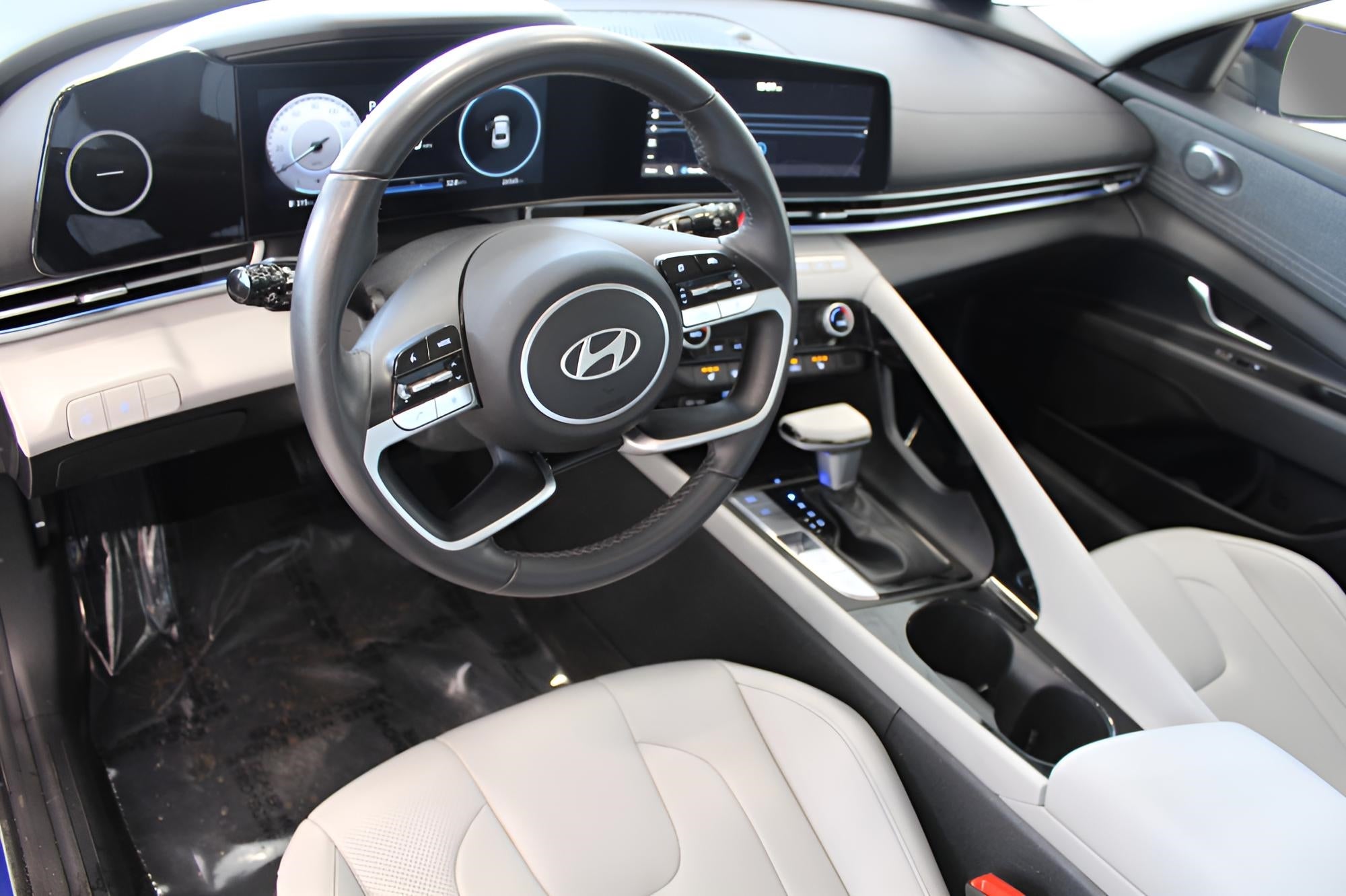 2025 Hyundai ELANTRA Limited IVT