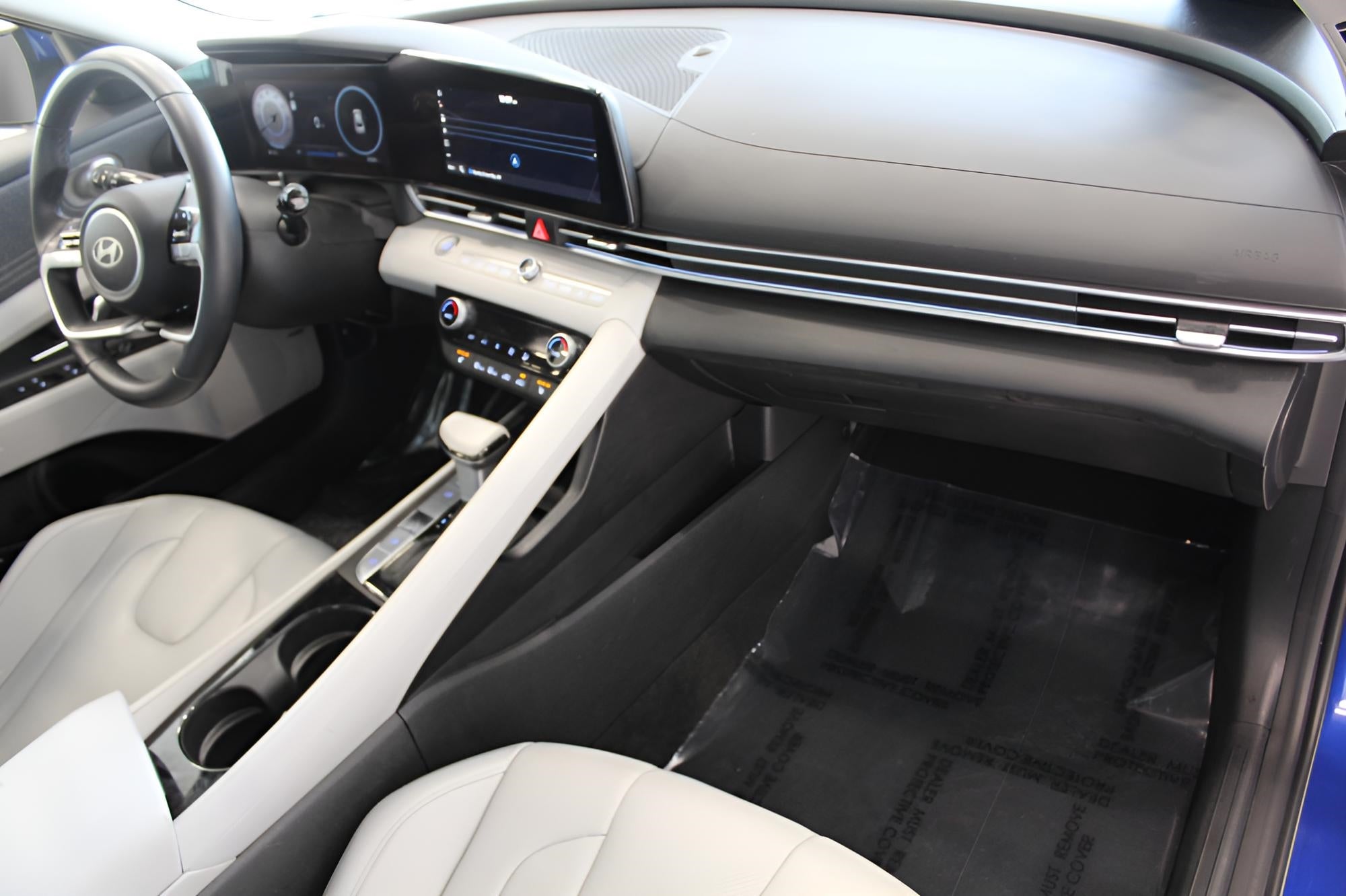 2025 Hyundai ELANTRA Limited IVT