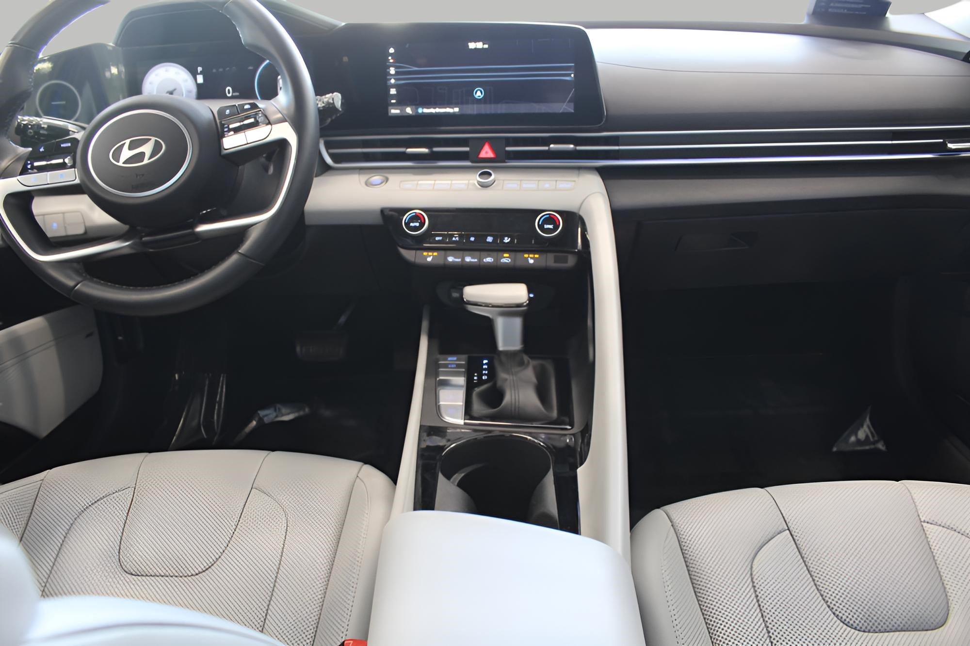 2025 Hyundai ELANTRA Limited IVT