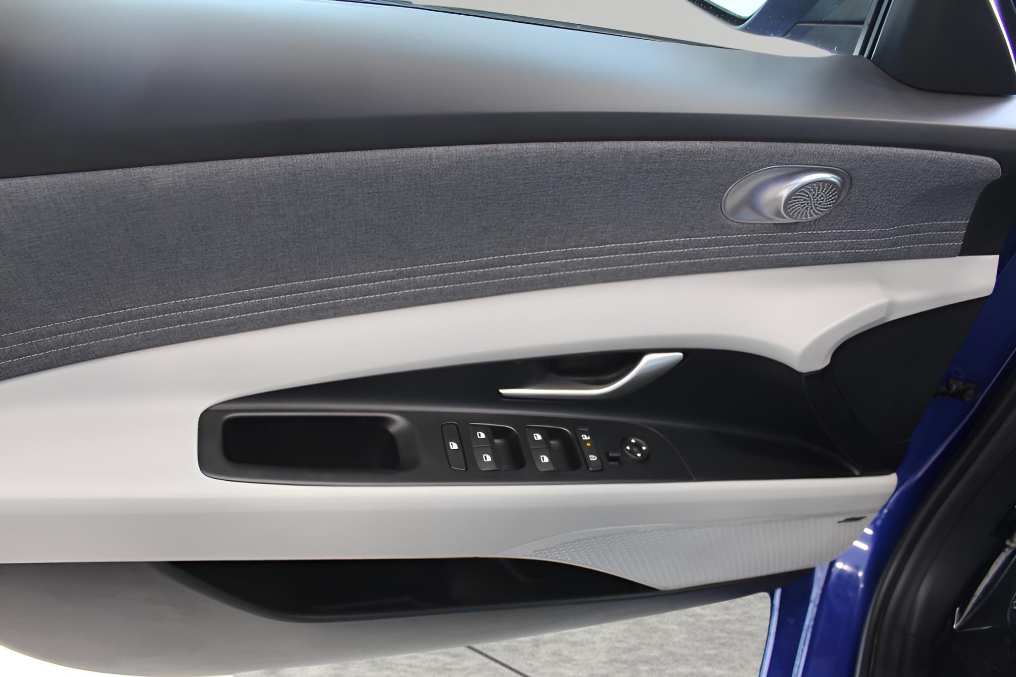 2025 Hyundai ELANTRA Limited IVT