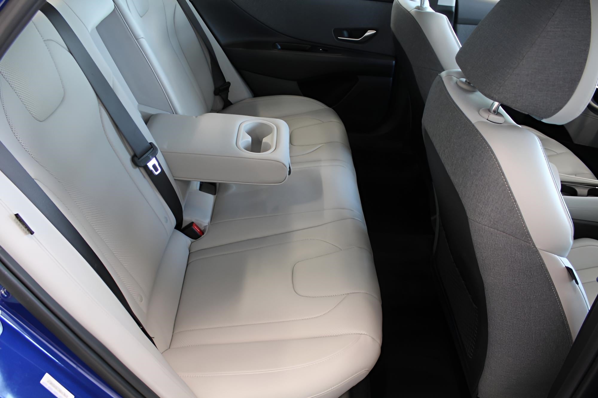 2025 Hyundai ELANTRA Limited IVT