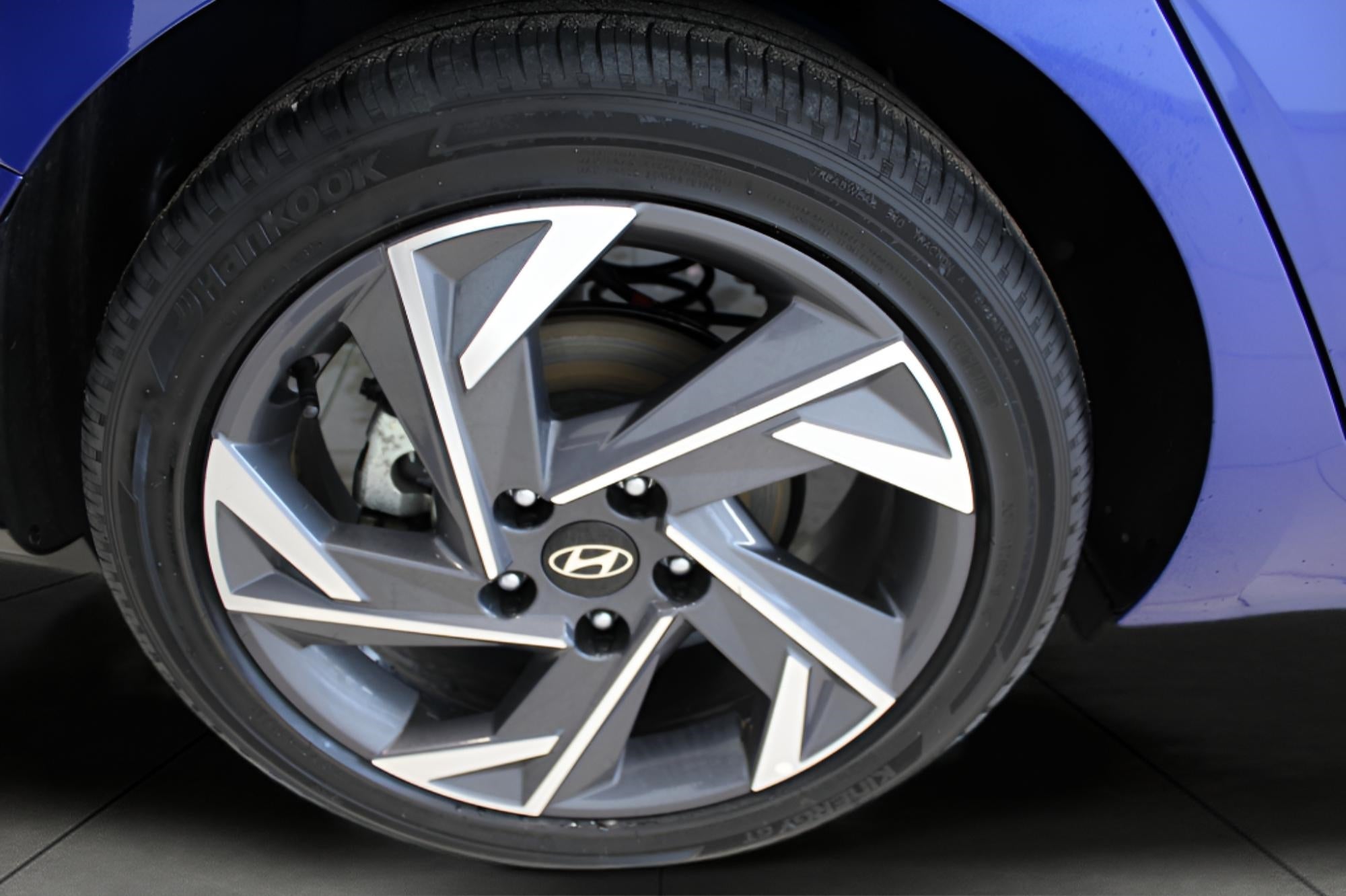 2025 Hyundai ELANTRA Limited IVT