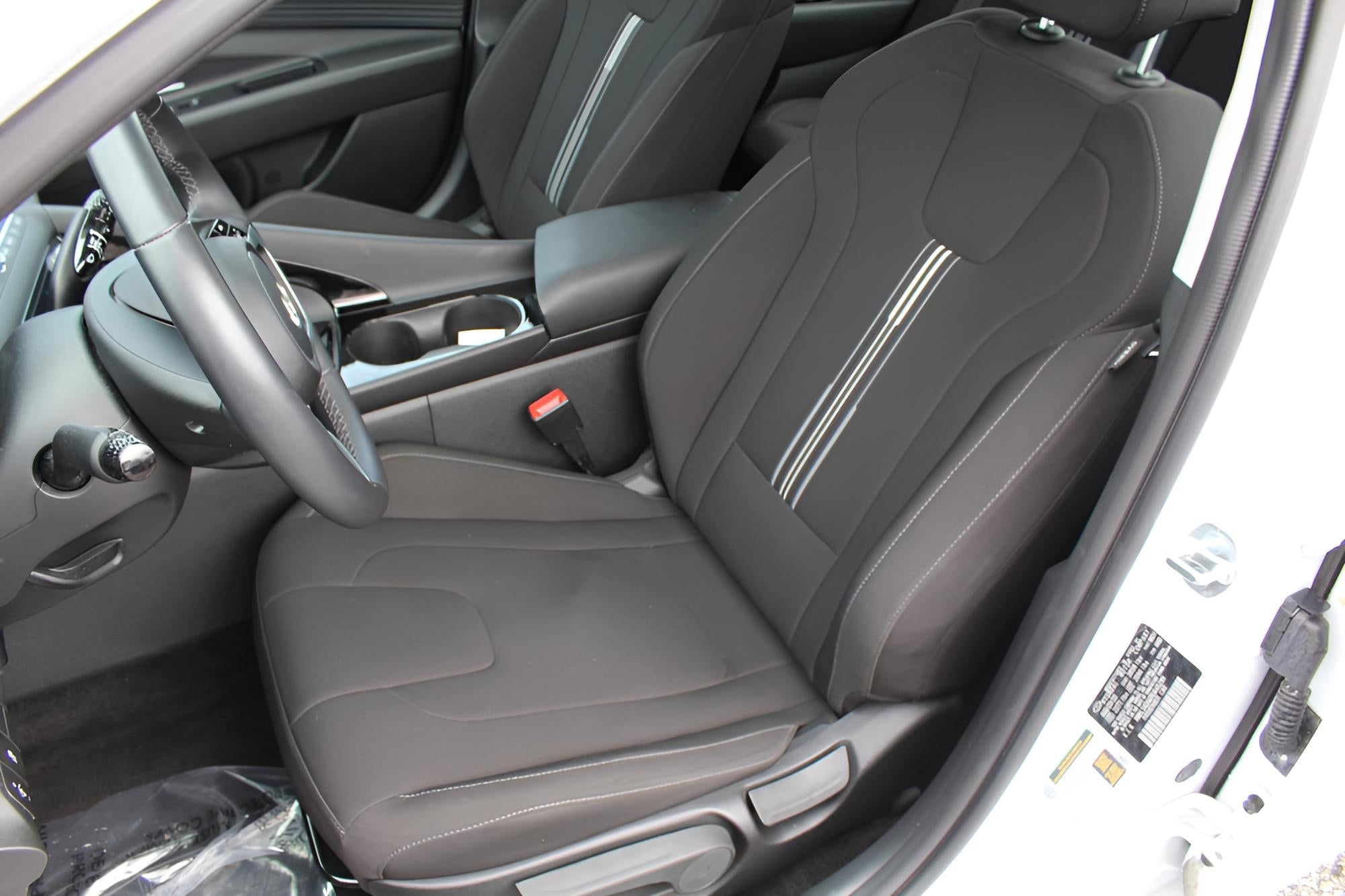 2024 Hyundai ELANTRA SEL IVT