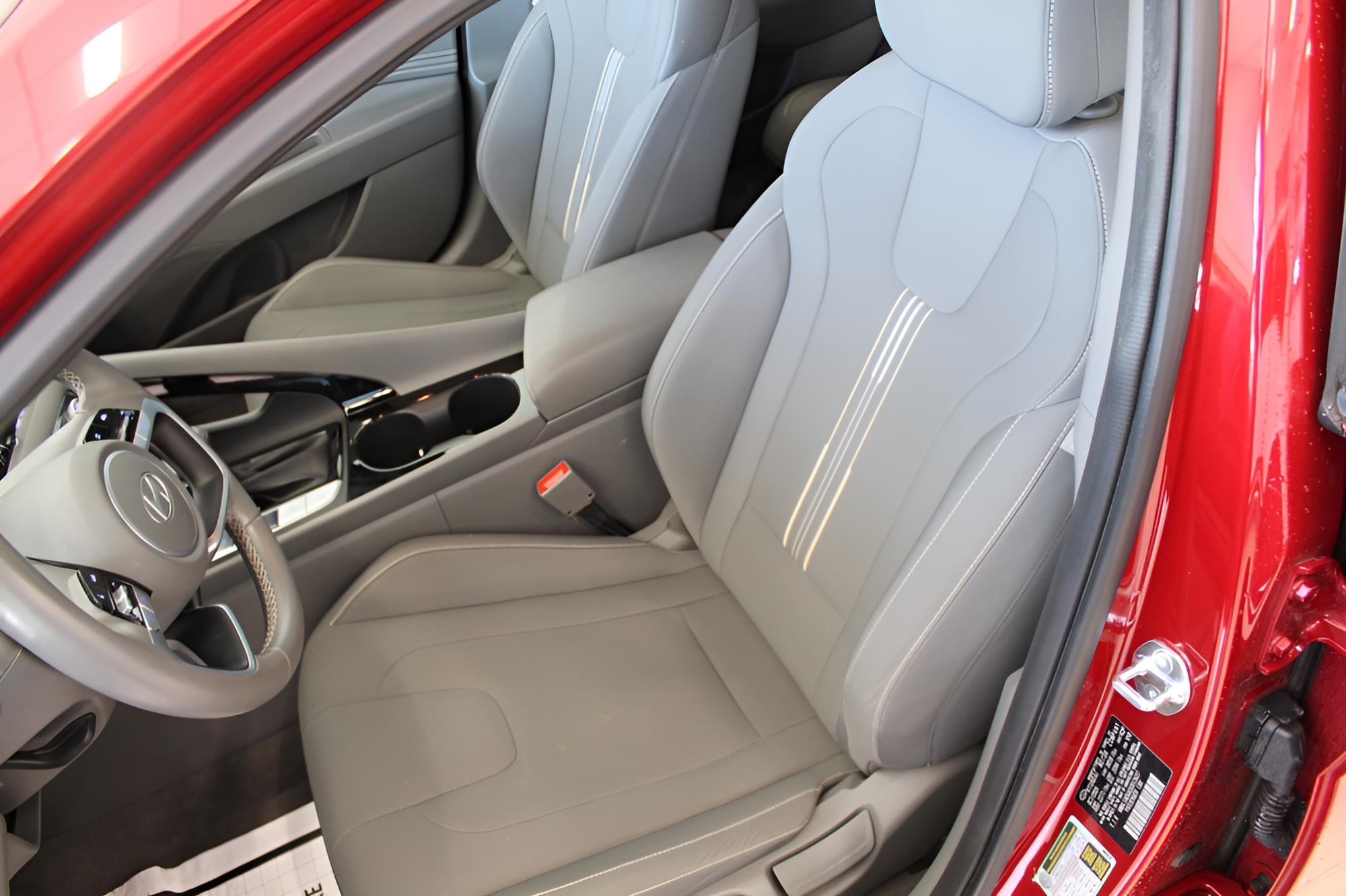 2025 Hyundai ELANTRA SEL Convenience IVT