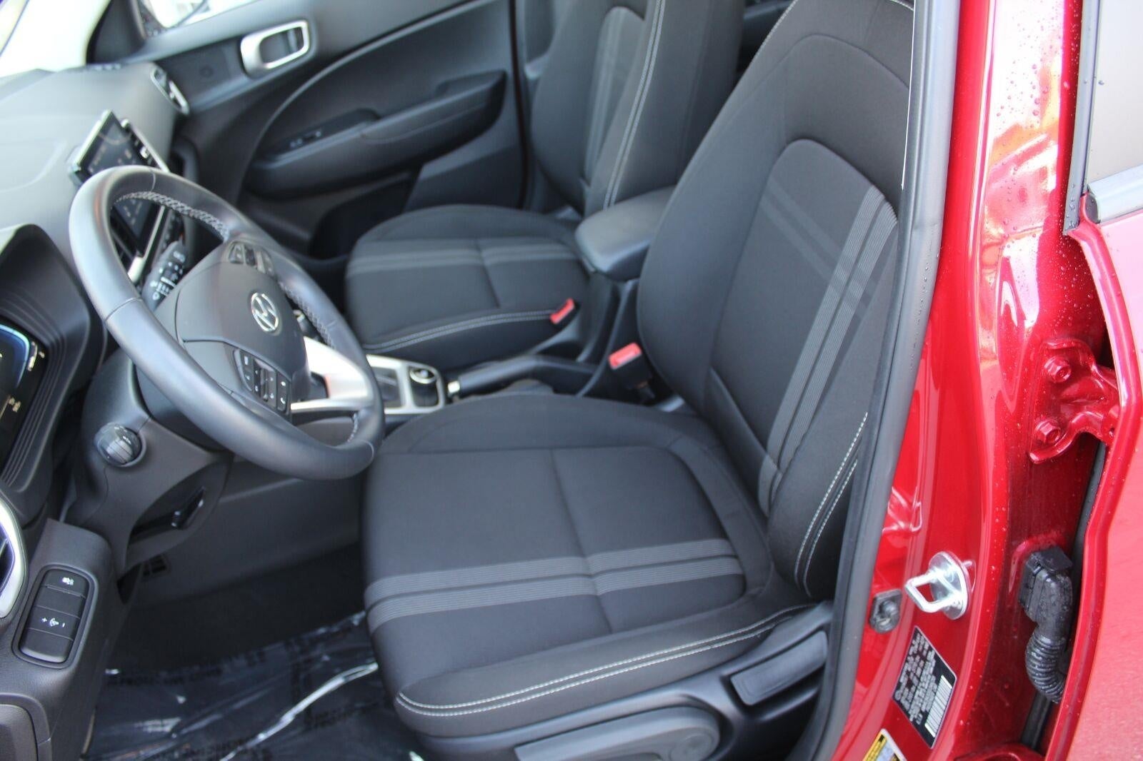 2025 Hyundai VENUE SEL IVT